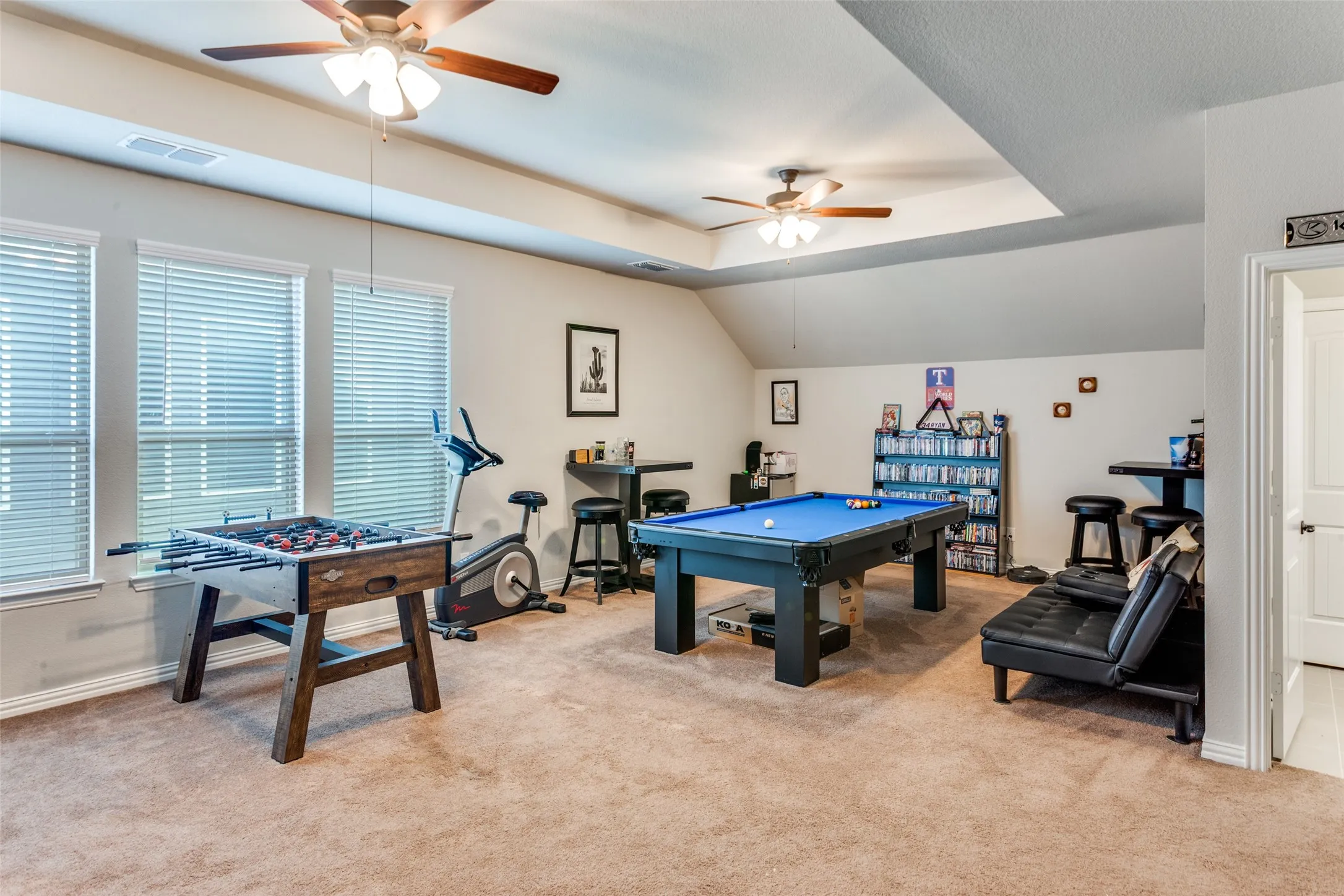 Single Family Residence For Sale in Ellis County , 1812 Graham Way, Mansfield, Texas 76063, 3 Bedroom, 3 Bathroom, 2 Garage spaces, 2,681 Sqft, built in 2021, Preowned, mls#21195213, Real Estate Agent in Mansfield, Homes For Sale in Ellis county, Homes For Sale in Mansfield, Realtor in Mansfield Texas, Real Estate Brokerage Independent Realty Texas, Luminita Cordes Realtor