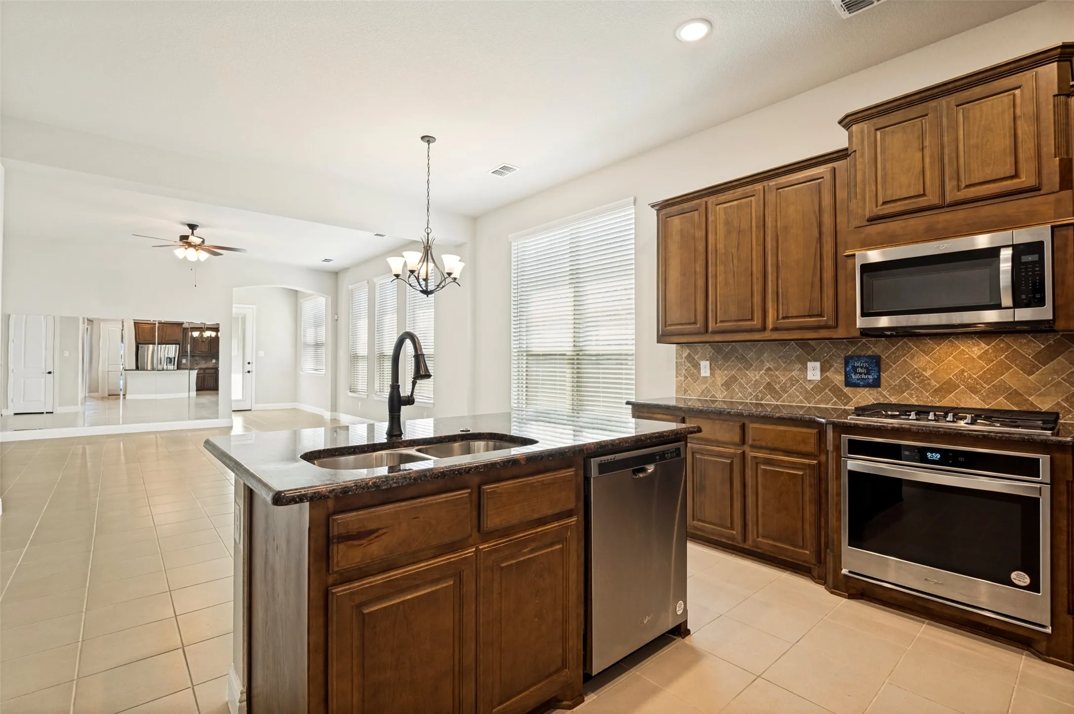 Single Family Residence For Sale in Ellis County , 1812 Graham Way, Mansfield, Texas 76063, 3 Bedroom, 3 Bathroom, 2 Garage spaces, 2,681 Sqft, built in 2021, Preowned, mls#21195213, Real Estate Agent in Mansfield, Homes For Sale in Ellis county, Homes For Sale in Mansfield, Realtor in Mansfield Texas, Real Estate Brokerage Independent Realty Texas, Luminita Cordes Realtor