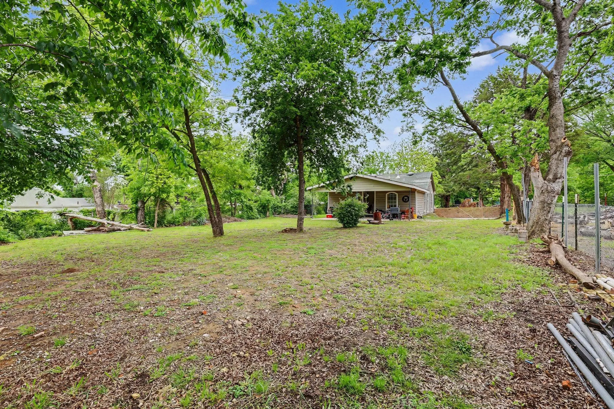 Single Family Residence For Sale in Fannin County , 205 S Main Street, Bonham, Texas 75418, 2 Bedrooms, 2 Bathrooms, Garage spaces, 1,148 Sqft, built in 1941, Preowned, Price $120,000, mls#21247567, Real Estate Agent in Bonham, Homes For Sale in Fannin county, Homes For Sale in Bonham, Realtor in Bonham Texas, Real Estate Brokerage Independent Realty Texas, Luminita Cordes Realtor