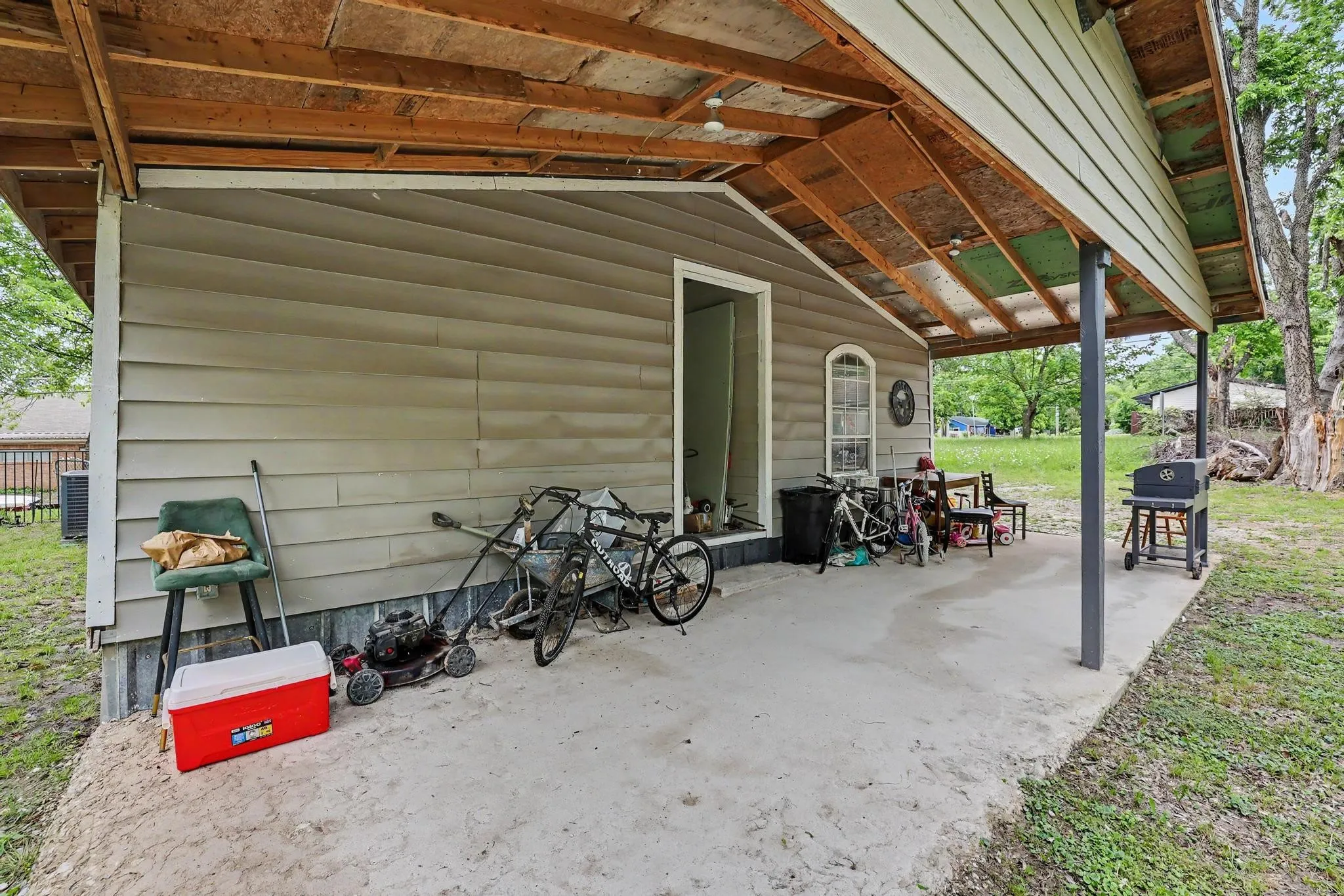 Single Family Residence For Sale in Fannin County , 205 S Main Street, Bonham, Texas 75418, 2 Bedrooms, 2 Bathrooms, Garage spaces, 1,148 Sqft, built in 1941, Preowned, Price $120,000, mls#21247567, Real Estate Agent in Bonham, Homes For Sale in Fannin county, Homes For Sale in Bonham, Realtor in Bonham Texas, Real Estate Brokerage Independent Realty Texas, Luminita Cordes Realtor