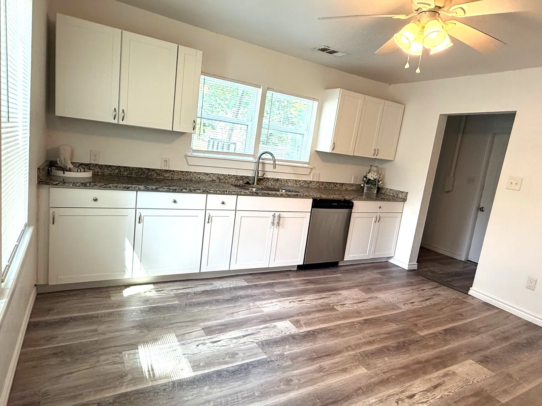 Pecan kitchen