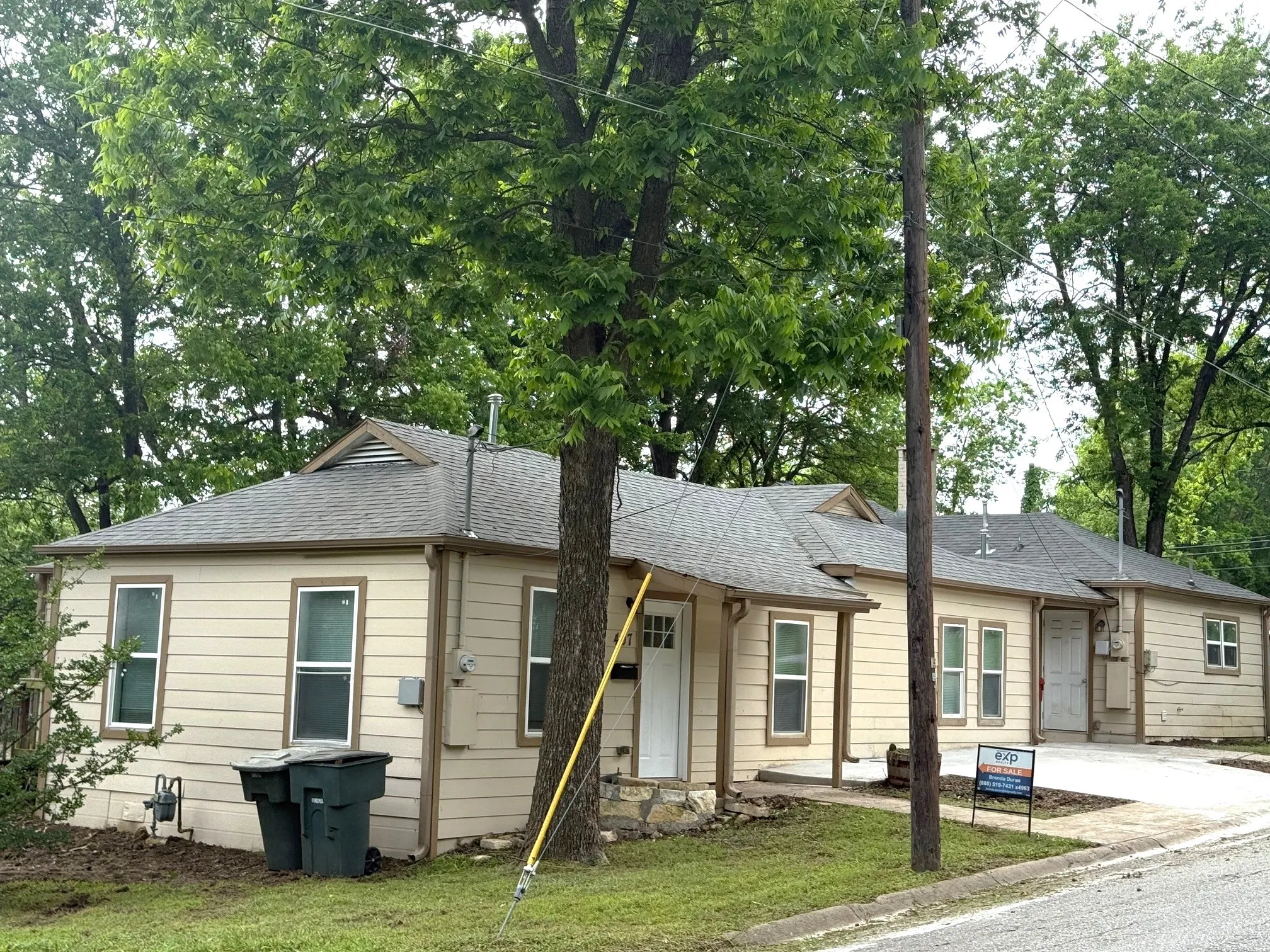 Single Family Residence For Sale in Grayson County , 833 W Pecan Street, Sherman, Texas 75092, 5 Bedroom, 4 Bathroom, Garage spaces, 2,271 Sqft, built in 1940, mls#21244212, Real Estate Agent in Sherman, Homes For Sale in Grayson county, Homes For Sale in Sherman, Realtor in Sherman Texas, Real Estate Brokerage Independent Realty Texas, Luminita Cordes Realtor