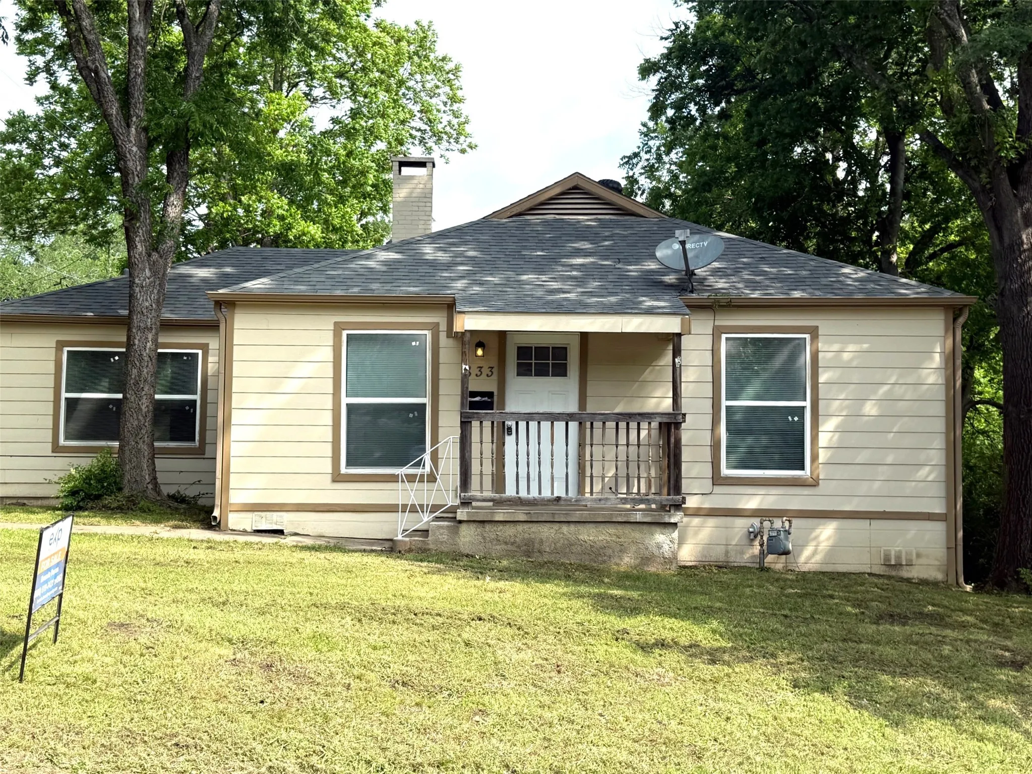 Front side from Pecan Street