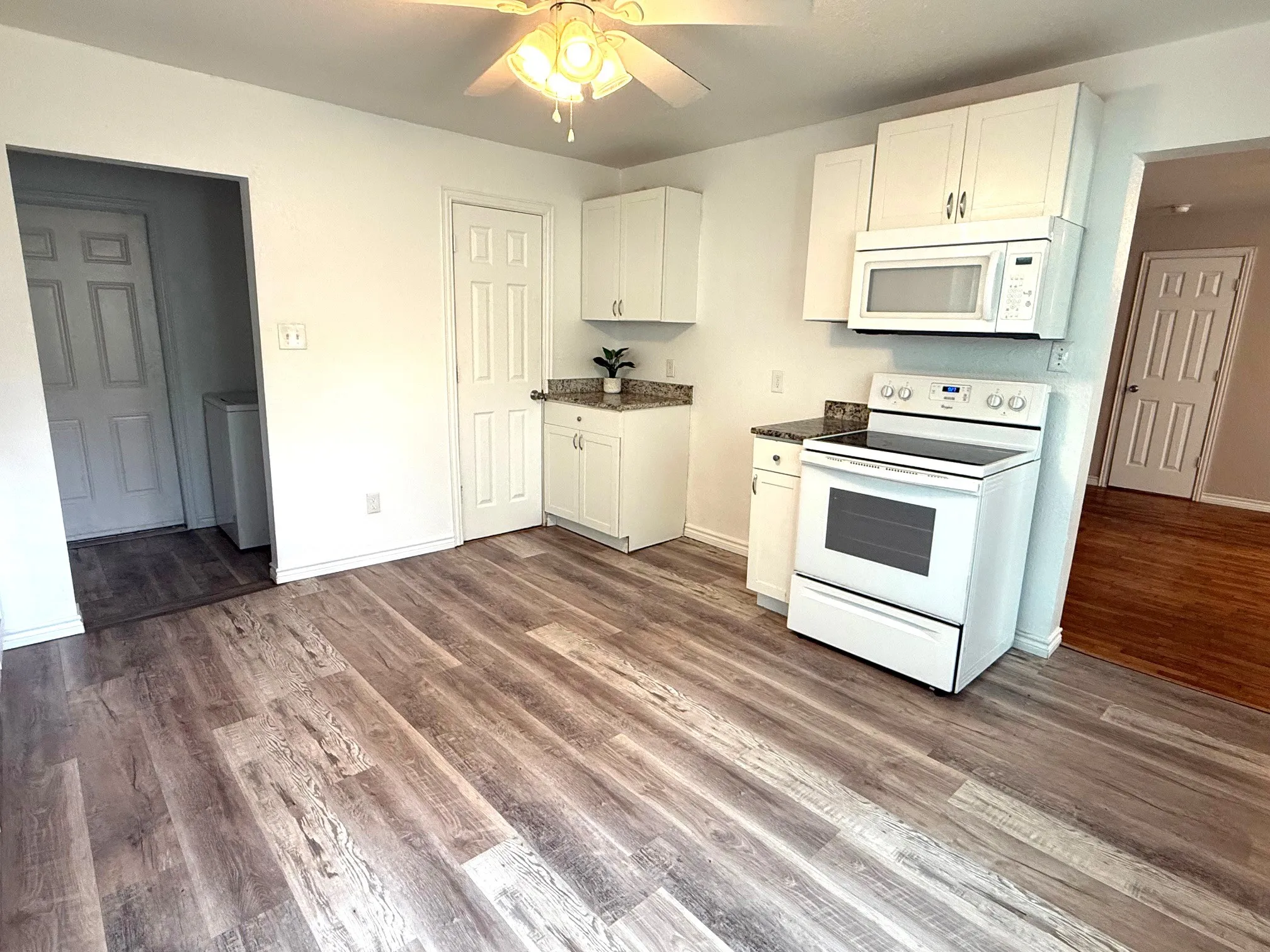 Pecan kitchen