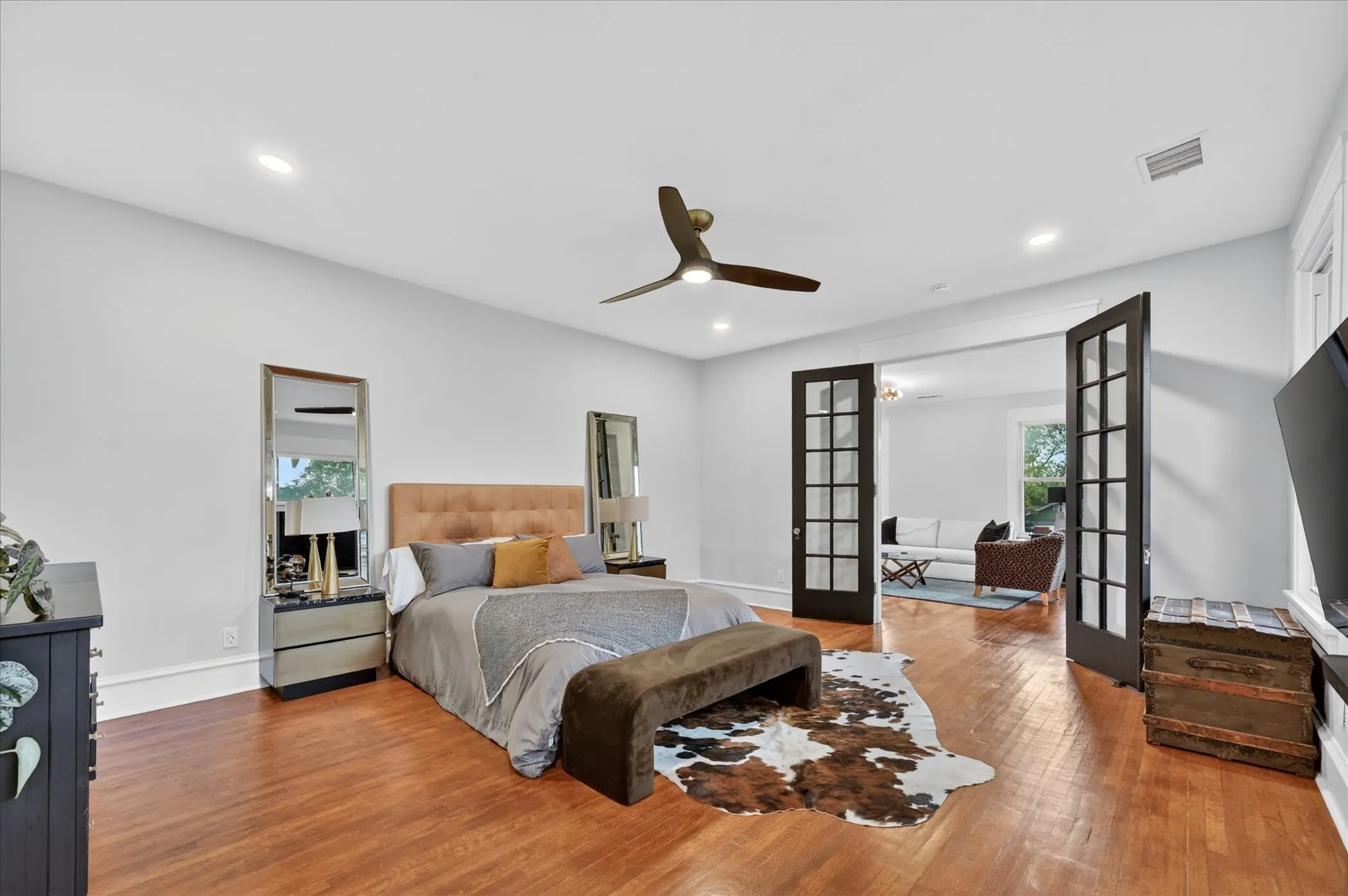 Single Family Residence For Sale in Dallas County , 802 Haines Avenue, Dallas, Texas 75208, 4 Bedroom, 3 Bathroom, 1 Garage spaces, 3,596 Sqft, built in 1918, mls#21244982, Real Estate Agent in Dallas, Homes For Sale in Dallas county, Homes For Sale in Dallas, Realtor in Dallas Texas, Real Estate Brokerage Independent Realty Texas, Luminita Cordes Realtor