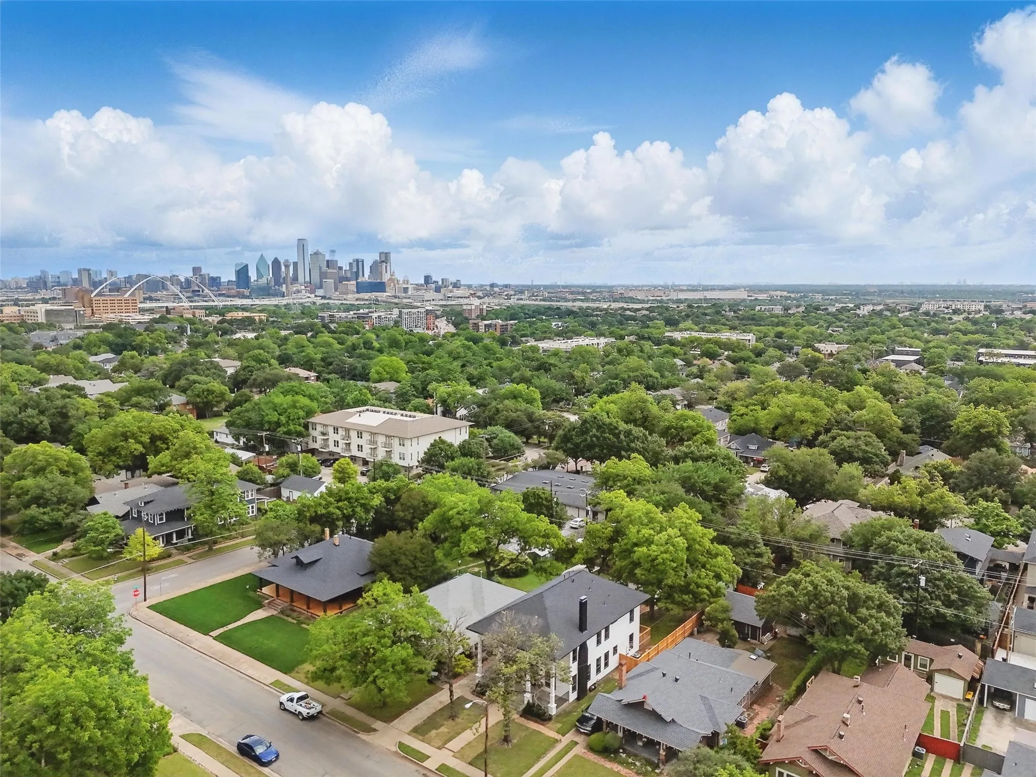 Single Family Residence For Sale in Dallas County , 802 Haines Avenue, Dallas, Texas 75208, 4 Bedroom, 3 Bathroom, 1 Garage spaces, 3,596 Sqft, built in 1918, mls#21244982, Real Estate Agent in Dallas, Homes For Sale in Dallas county, Homes For Sale in Dallas, Realtor in Dallas Texas, Real Estate Brokerage Independent Realty Texas, Luminita Cordes Realtor