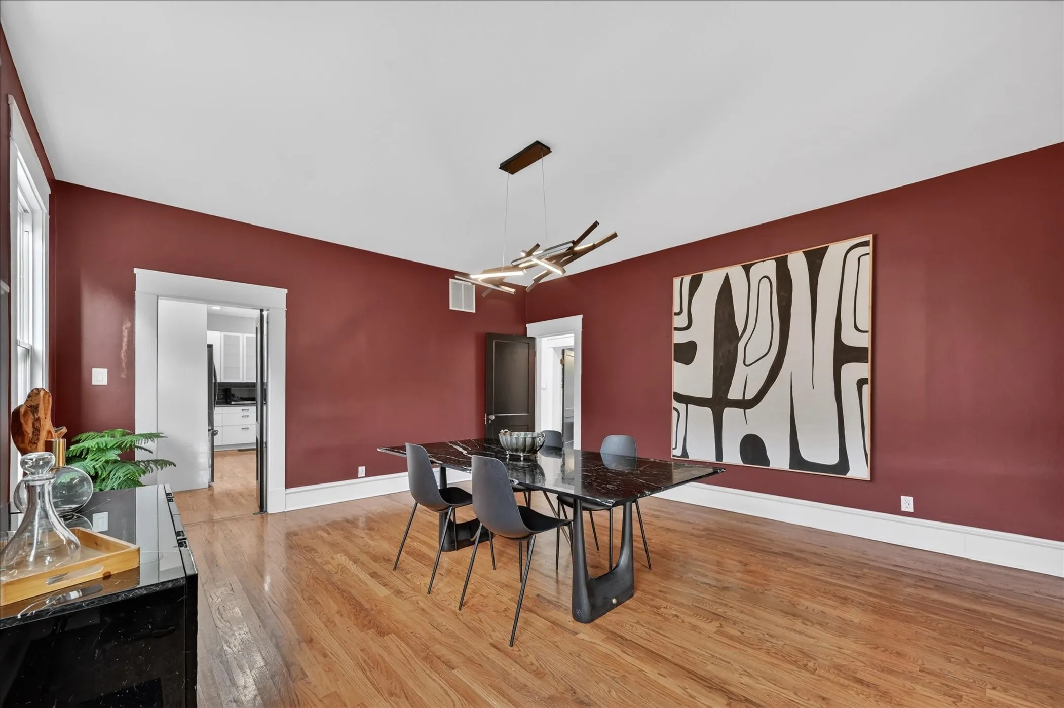 Single Family Residence For Sale in Dallas County , 802 Haines Avenue, Dallas, Texas 75208, 4 Bedroom, 3 Bathroom, 1 Garage spaces, 3,596 Sqft, built in 1918, mls#21244982, Real Estate Agent in Dallas, Homes For Sale in Dallas county, Homes For Sale in Dallas, Realtor in Dallas Texas, Real Estate Brokerage Independent Realty Texas, Luminita Cordes Realtor