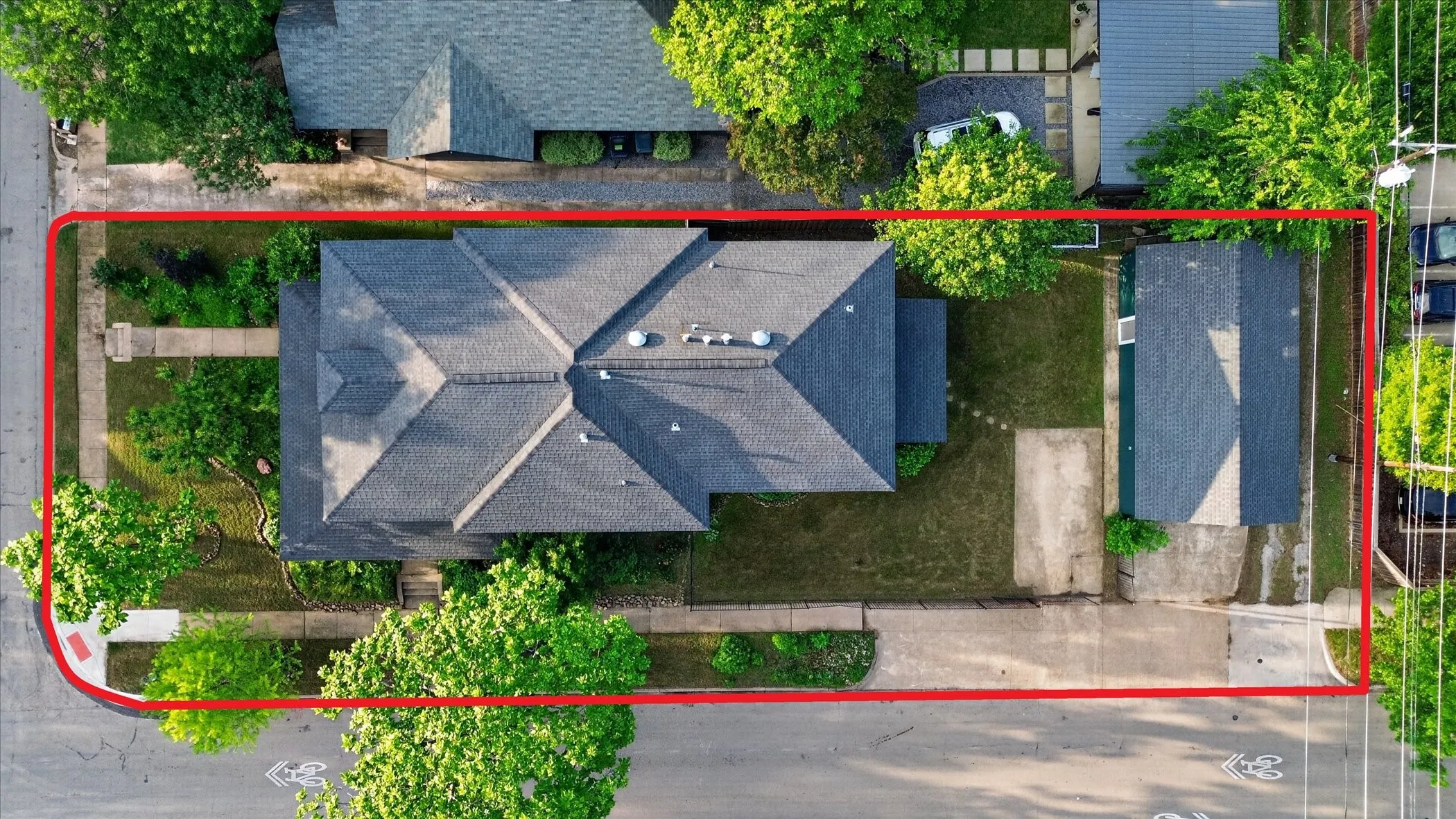 Single Family Residence For Sale in Dallas County , 802 Haines Avenue, Dallas, Texas 75208, 4 Bedroom, 3 Bathroom, 1 Garage spaces, 3,596 Sqft, built in 1918, mls#21244982, Real Estate Agent in Dallas, Homes For Sale in Dallas county, Homes For Sale in Dallas, Realtor in Dallas Texas, Real Estate Brokerage Independent Realty Texas, Luminita Cordes Realtor