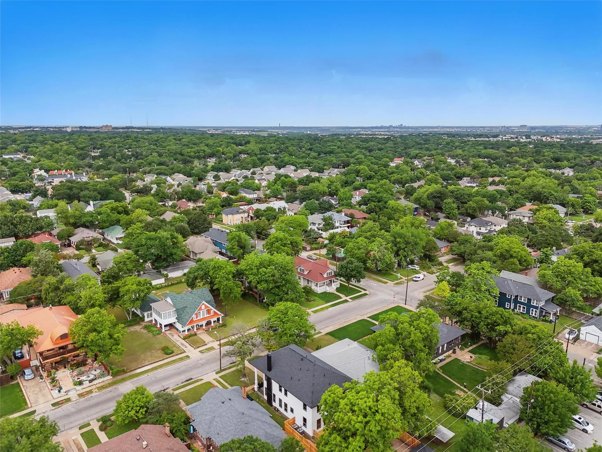 Single Family Residence For Sale in Dallas County , 802 Haines Avenue, Dallas, Texas 75208, 4 Bedroom, 3 Bathroom, 1 Garage spaces, 3,596 Sqft, built in 1918, mls#21244982, Real Estate Agent in Dallas, Homes For Sale in Dallas county, Homes For Sale in Dallas, Realtor in Dallas Texas, Real Estate Brokerage Independent Realty Texas, Luminita Cordes Realtor