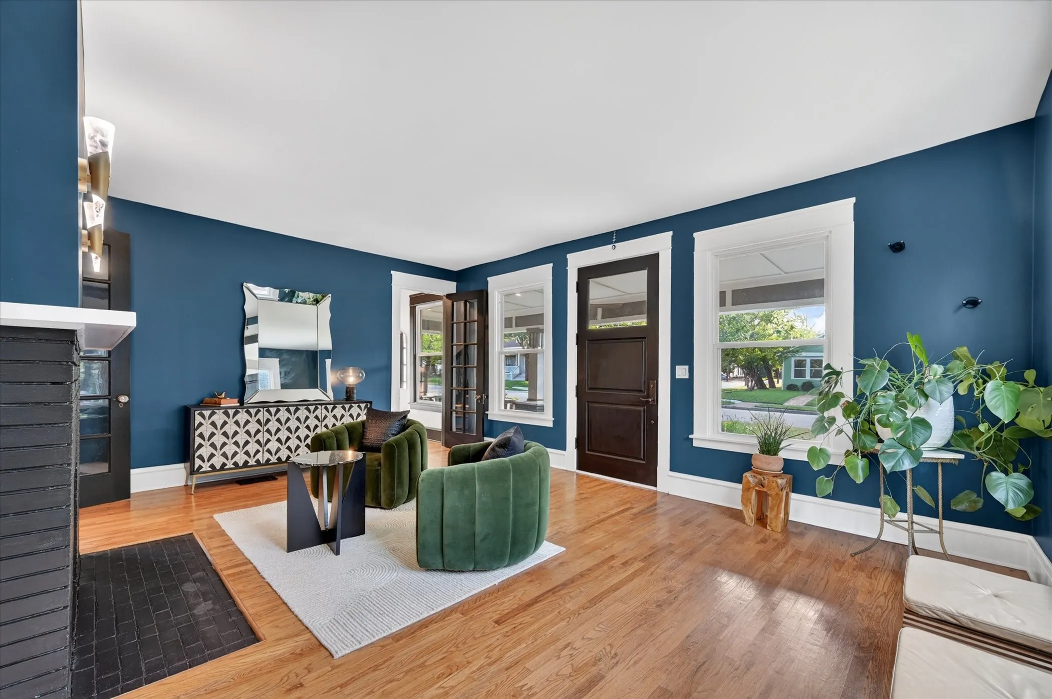 Single Family Residence For Sale in Dallas County , 802 Haines Avenue, Dallas, Texas 75208, 4 Bedroom, 3 Bathroom, 1 Garage spaces, 3,596 Sqft, built in 1918, mls#21244982, Real Estate Agent in Dallas, Homes For Sale in Dallas county, Homes For Sale in Dallas, Realtor in Dallas Texas, Real Estate Brokerage Independent Realty Texas, Luminita Cordes Realtor