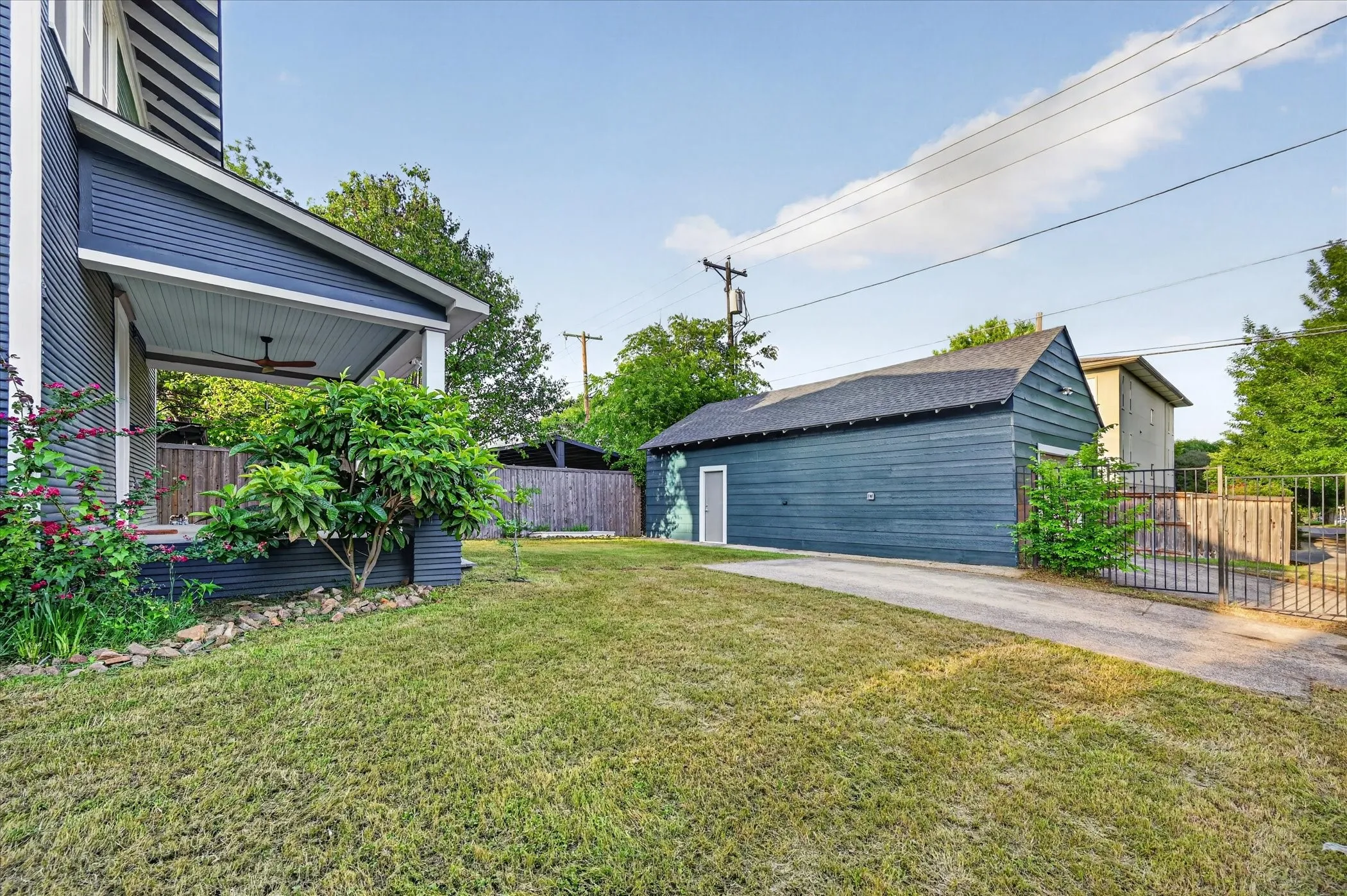 Single Family Residence For Sale in Dallas County , 802 Haines Avenue, Dallas, Texas 75208, 4 Bedroom, 3 Bathroom, 1 Garage spaces, 3,596 Sqft, built in 1918, mls#21244982, Real Estate Agent in Dallas, Homes For Sale in Dallas county, Homes For Sale in Dallas, Realtor in Dallas Texas, Real Estate Brokerage Independent Realty Texas, Luminita Cordes Realtor