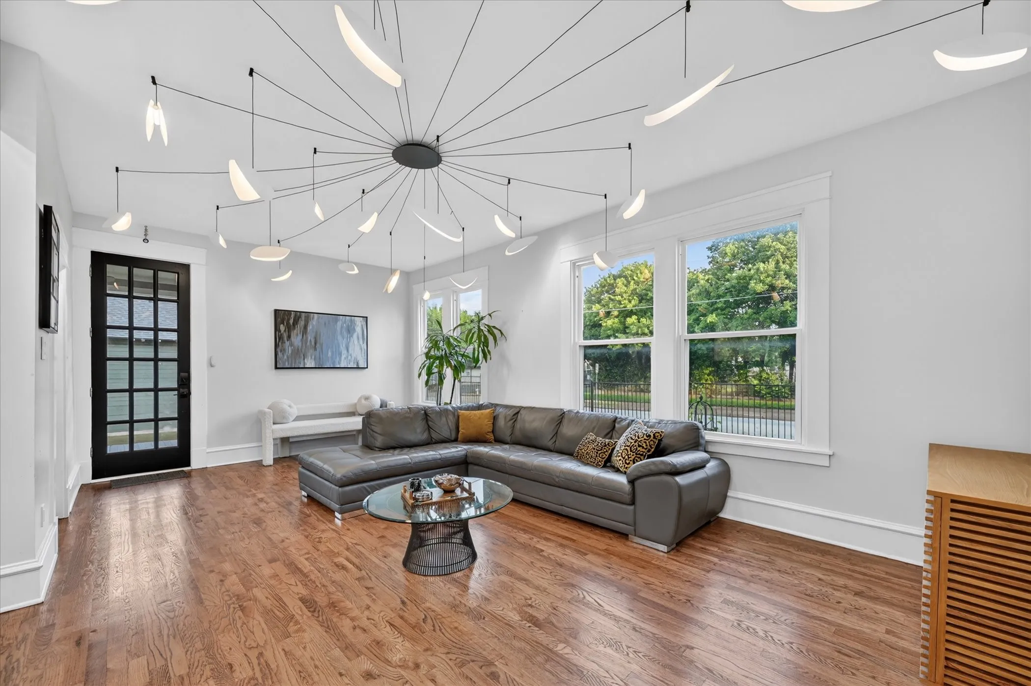 Single Family Residence For Sale in Dallas County , 802 Haines Avenue, Dallas, Texas 75208, 4 Bedroom, 3 Bathroom, 1 Garage spaces, 3,596 Sqft, built in 1918, mls#21244982, Real Estate Agent in Dallas, Homes For Sale in Dallas county, Homes For Sale in Dallas, Realtor in Dallas Texas, Real Estate Brokerage Independent Realty Texas, Luminita Cordes Realtor