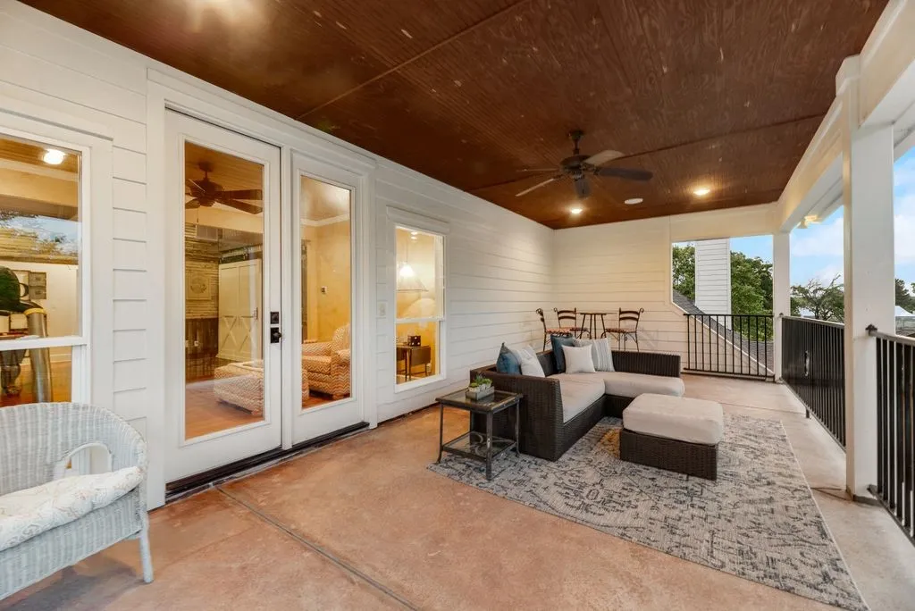 Single Family Residence For Sale in Kaufman County , 2880 County Road 249, Poetry, Texas 75160, 4 Bedroom, 5 Bathroom, 3 Garage spaces, 5,657 Sqft, built in 2011, Preowned, mls#21243061, Real Estate Agent in Poetry, Homes For Sale in Kaufman county, Homes For Sale in Poetry, Realtor in Poetry Texas, Real Estate Brokerage Independent Realty Texas, Luminita Cordes Realtor