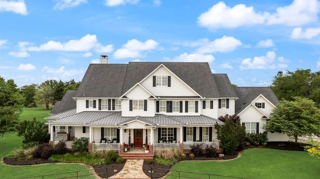 Beautiful 2-story Southern Living Style
