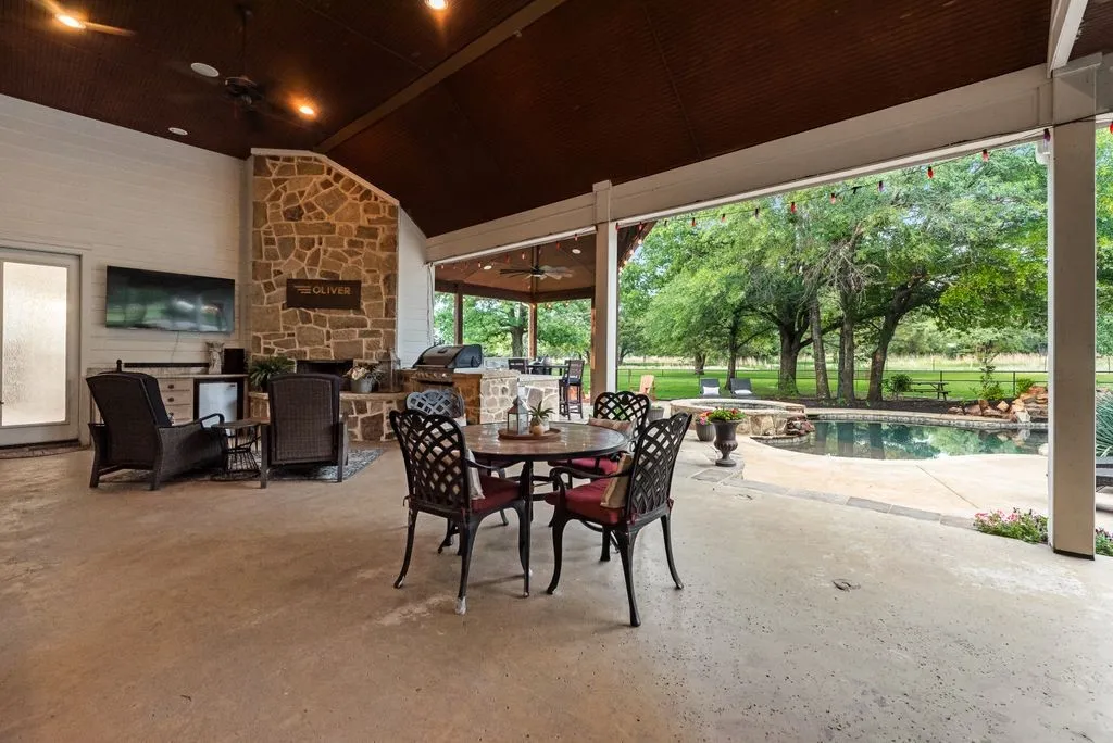 Single Family Residence For Sale in Kaufman County , 2880 County Road 249, Poetry, Texas 75160, 4 Bedroom, 5 Bathroom, 3 Garage spaces, 5,657 Sqft, built in 2011, Preowned, mls#21243061, Real Estate Agent in Poetry, Homes For Sale in Kaufman county, Homes For Sale in Poetry, Realtor in Poetry Texas, Real Estate Brokerage Independent Realty Texas, Luminita Cordes Realtor