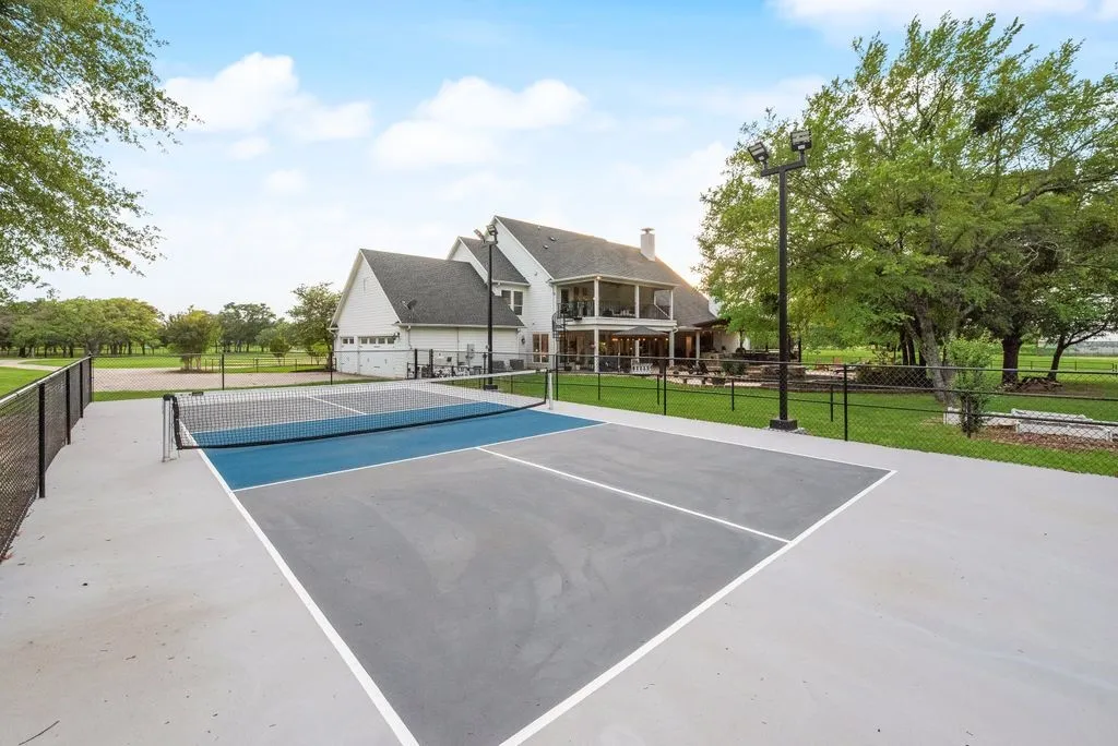 Single Family Residence For Sale in Kaufman County , 2880 County Road 249, Poetry, Texas 75160, 4 Bedroom, 5 Bathroom, 3 Garage spaces, 5,657 Sqft, built in 2011, Preowned, mls#21243061, Real Estate Agent in Poetry, Homes For Sale in Kaufman county, Homes For Sale in Poetry, Realtor in Poetry Texas, Real Estate Brokerage Independent Realty Texas, Luminita Cordes Realtor