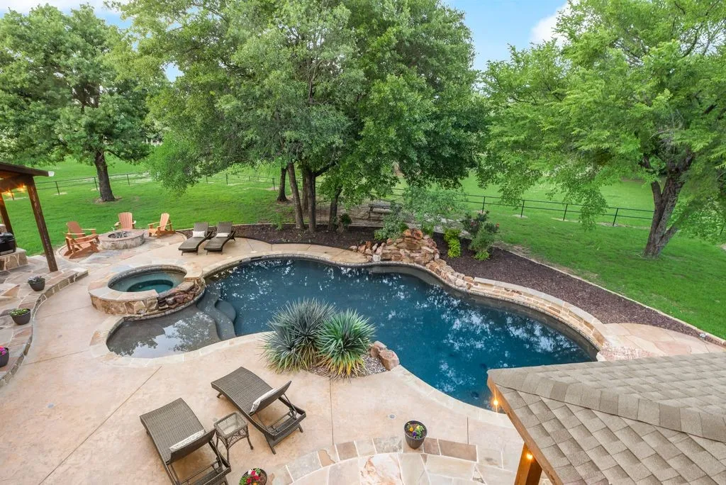 Single Family Residence For Sale in Kaufman County , 2880 County Road 249, Poetry, Texas 75160, 4 Bedroom, 5 Bathroom, 3 Garage spaces, 5,657 Sqft, built in 2011, Preowned, mls#21243061, Real Estate Agent in Poetry, Homes For Sale in Kaufman county, Homes For Sale in Poetry, Realtor in Poetry Texas, Real Estate Brokerage Independent Realty Texas, Luminita Cordes Realtor