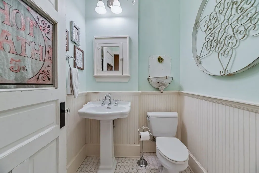 Single Family Residence For Sale in Kaufman County , 2880 County Road 249, Poetry, Texas 75160, 4 Bedroom, 5 Bathroom, 3 Garage spaces, 5,657 Sqft, built in 2011, Preowned, mls#21243061, Real Estate Agent in Poetry, Homes For Sale in Kaufman county, Homes For Sale in Poetry, Realtor in Poetry Texas, Real Estate Brokerage Independent Realty Texas, Luminita Cordes Realtor
