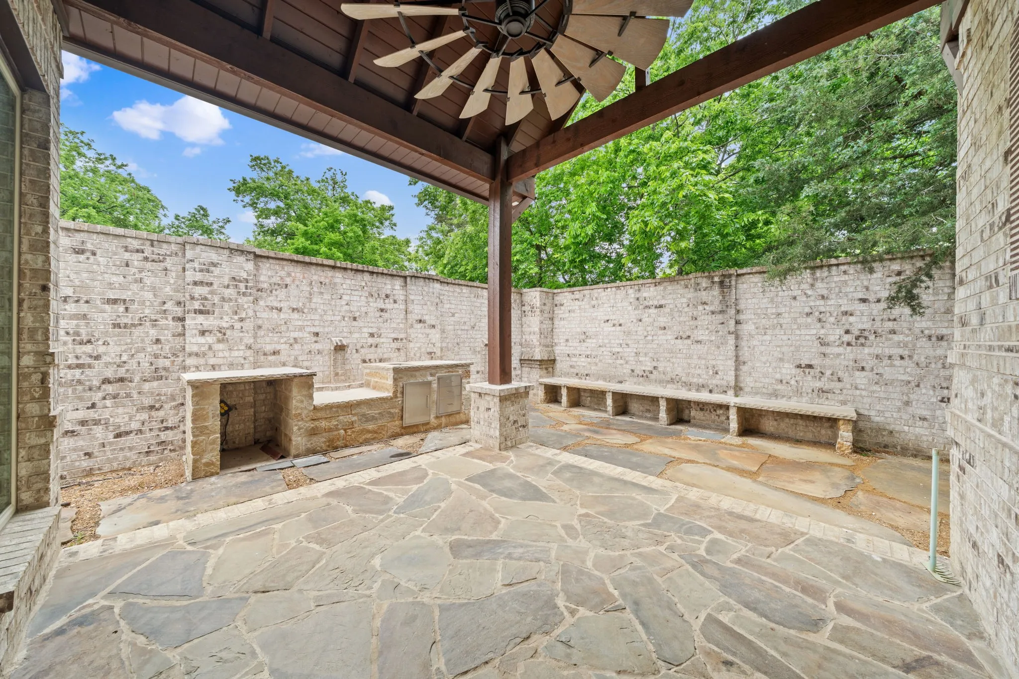 Single Family Residence For Sale in Hunt County , 2104 Wellington Street, Greenville, Texas 75401, 3 Bedroom, 3 Bathroom, 2 Garage spaces, 2,068 Sqft, built in 2019, mls#21241447, Real Estate Agent in Greenville, Homes For Sale in Hunt county, Homes For Sale in Greenville, Realtor in Greenville Texas, Real Estate Brokerage Independent Realty Texas, Luminita Cordes Realtor