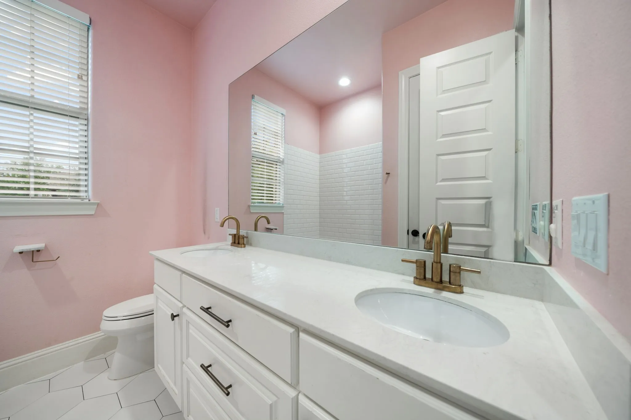 Single Family Residence For Sale in Hunt County , 2104 Wellington Street, Greenville, Texas 75401, 3 Bedroom, 3 Bathroom, 2 Garage spaces, 2,068 Sqft, built in 2019, mls#21241447, Real Estate Agent in Greenville, Homes For Sale in Hunt county, Homes For Sale in Greenville, Realtor in Greenville Texas, Real Estate Brokerage Independent Realty Texas, Luminita Cordes Realtor