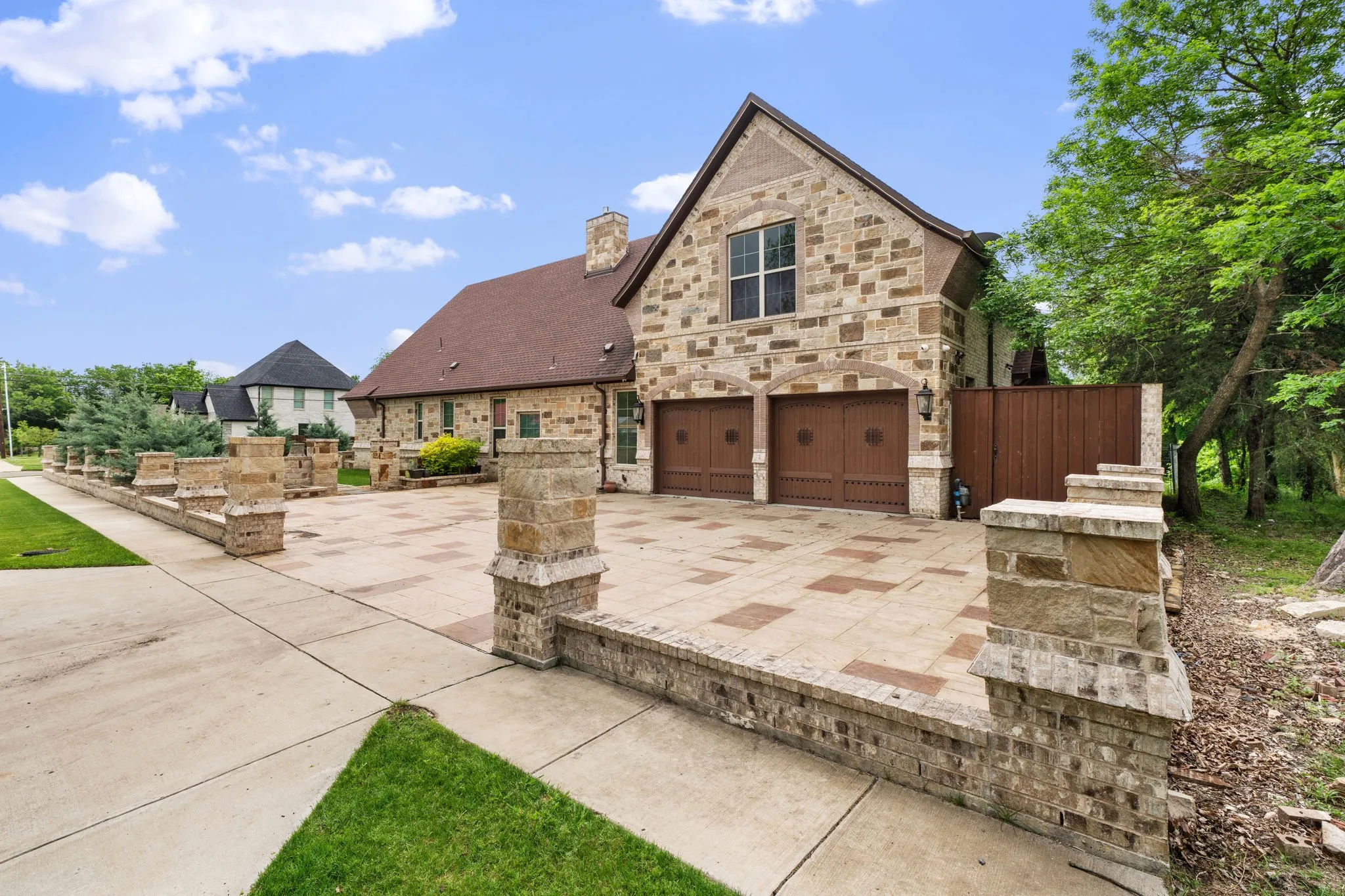 Single Family Residence For Sale in Hunt County , 2104 Wellington Street, Greenville, Texas 75401, 3 Bedroom, 3 Bathroom, 2 Garage spaces, 2,068 Sqft, built in 2019, mls#21241447, Real Estate Agent in Greenville, Homes For Sale in Hunt county, Homes For Sale in Greenville, Realtor in Greenville Texas, Real Estate Brokerage Independent Realty Texas, Luminita Cordes Realtor
