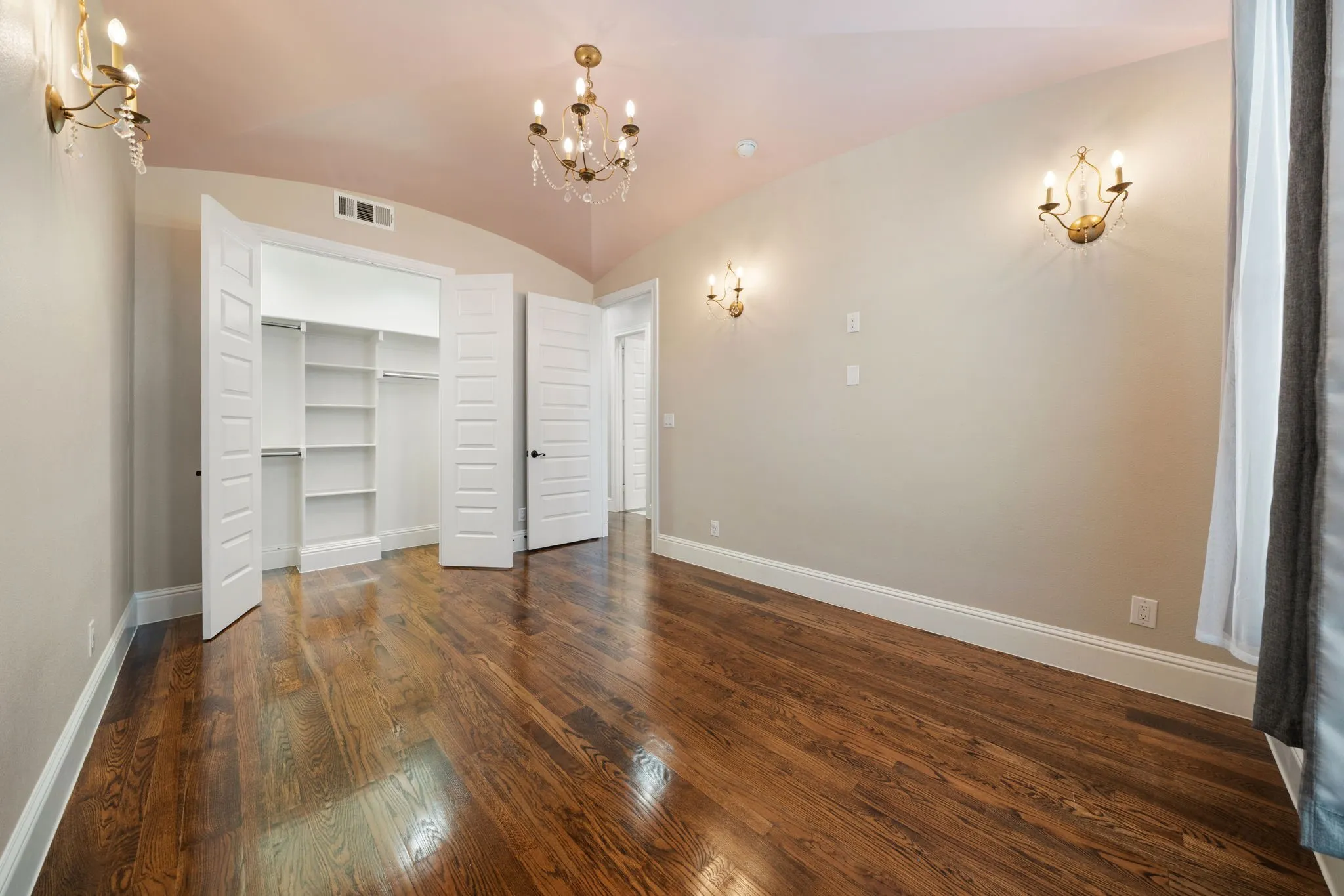 Single Family Residence For Sale in Hunt County , 2104 Wellington Street, Greenville, Texas 75401, 3 Bedroom, 3 Bathroom, 2 Garage spaces, 2,068 Sqft, built in 2019, mls#21241447, Real Estate Agent in Greenville, Homes For Sale in Hunt county, Homes For Sale in Greenville, Realtor in Greenville Texas, Real Estate Brokerage Independent Realty Texas, Luminita Cordes Realtor