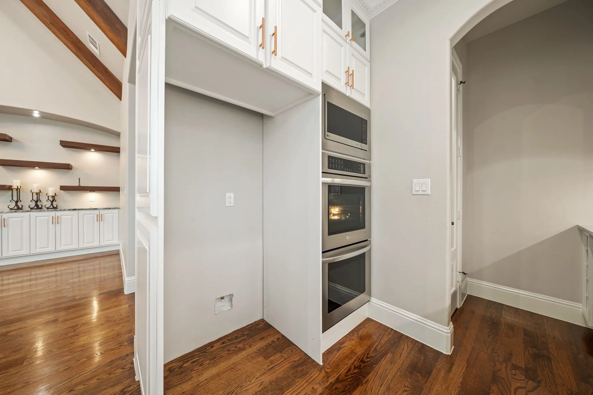 Single Family Residence For Sale in Hunt County , 2104 Wellington Street, Greenville, Texas 75401, 3 Bedroom, 3 Bathroom, 2 Garage spaces, 2,068 Sqft, built in 2019, mls#21241447, Real Estate Agent in Greenville, Homes For Sale in Hunt county, Homes For Sale in Greenville, Realtor in Greenville Texas, Real Estate Brokerage Independent Realty Texas, Luminita Cordes Realtor