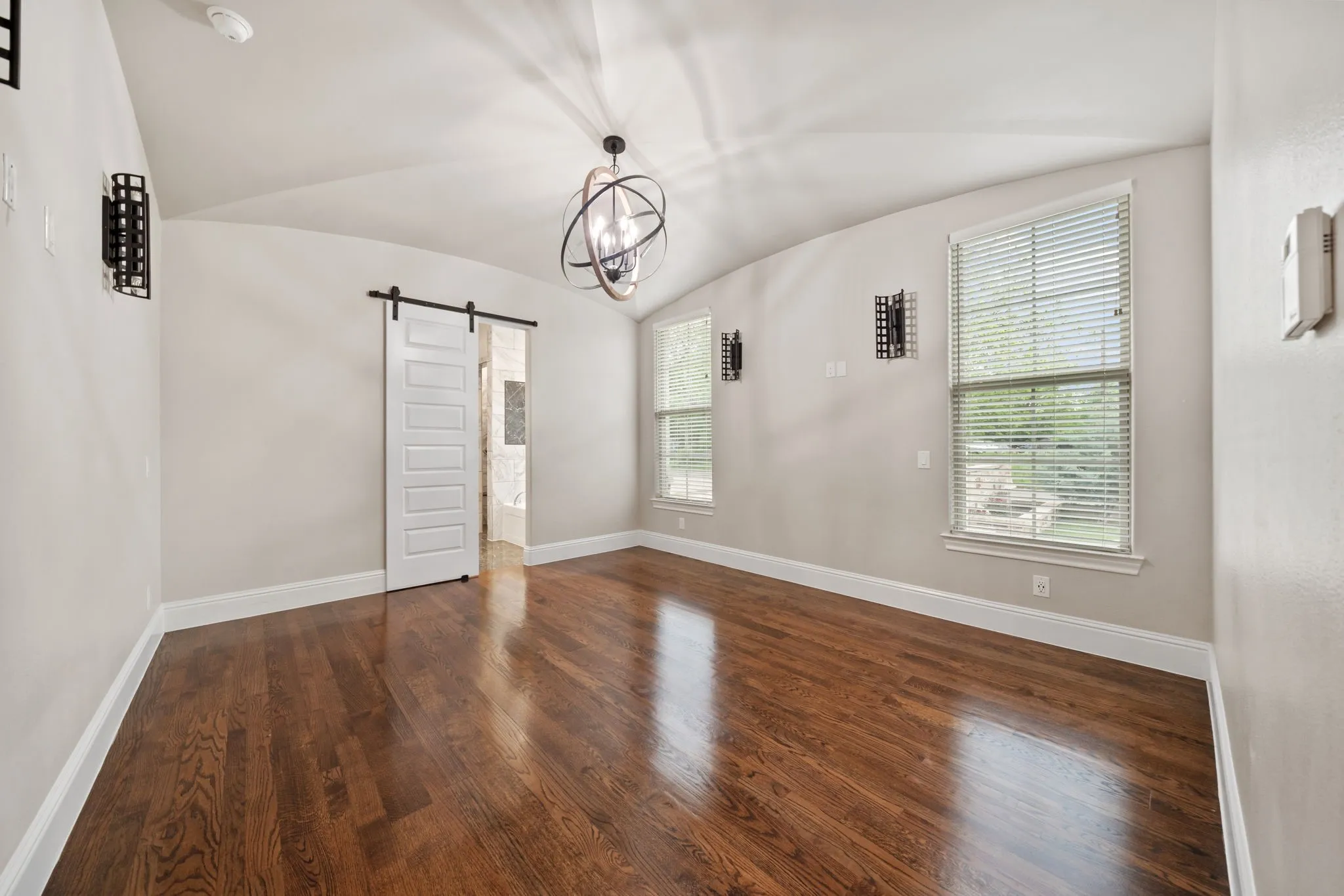 Single Family Residence For Sale in Hunt County , 2104 Wellington Street, Greenville, Texas 75401, 3 Bedroom, 3 Bathroom, 2 Garage spaces, 2,068 Sqft, built in 2019, mls#21241447, Real Estate Agent in Greenville, Homes For Sale in Hunt county, Homes For Sale in Greenville, Realtor in Greenville Texas, Real Estate Brokerage Independent Realty Texas, Luminita Cordes Realtor