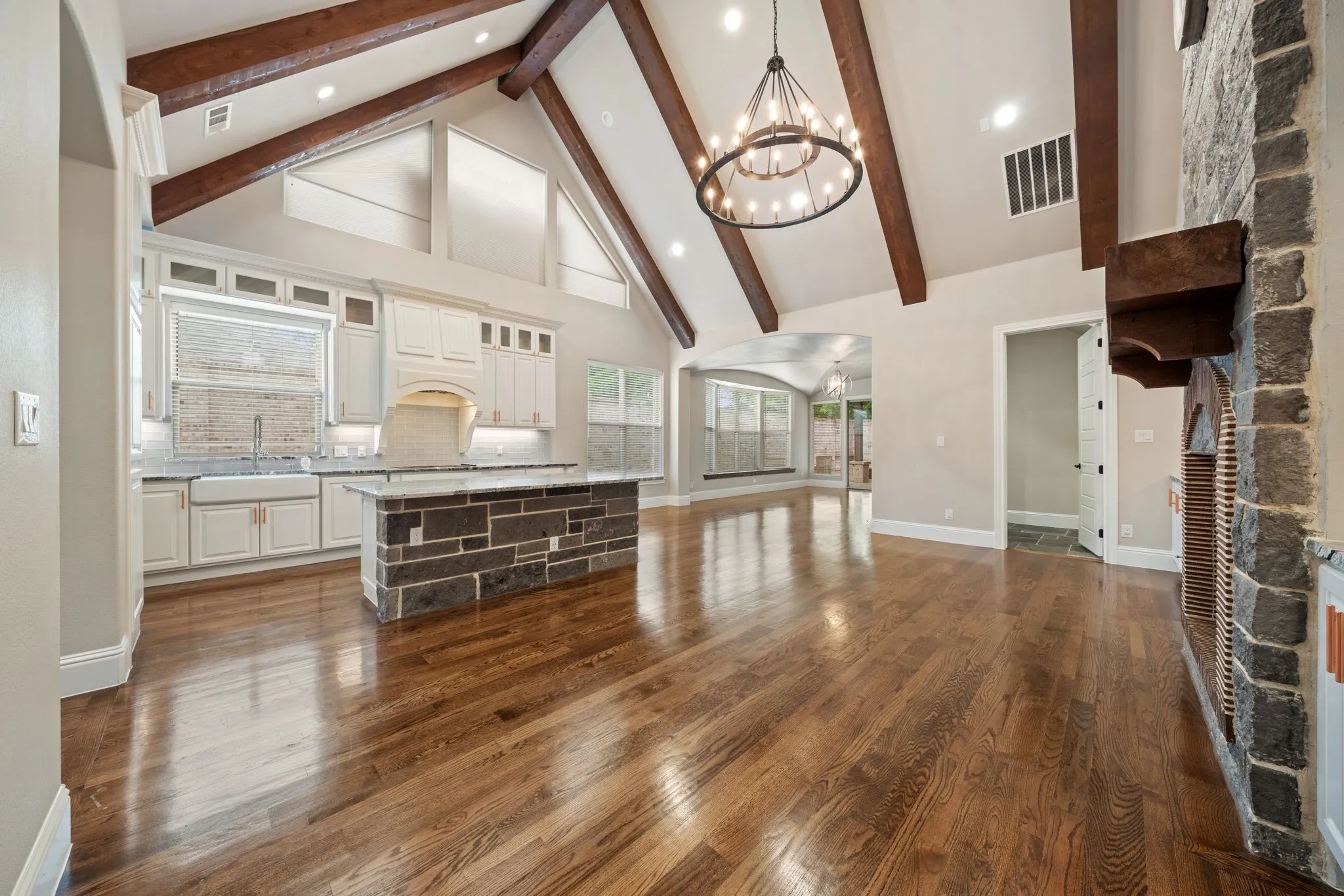 Single Family Residence For Sale in Hunt County , 2104 Wellington Street, Greenville, Texas 75401, 3 Bedroom, 3 Bathroom, 2 Garage spaces, 2,068 Sqft, built in 2019, mls#21241447, Real Estate Agent in Greenville, Homes For Sale in Hunt county, Homes For Sale in Greenville, Realtor in Greenville Texas, Real Estate Brokerage Independent Realty Texas, Luminita Cordes Realtor