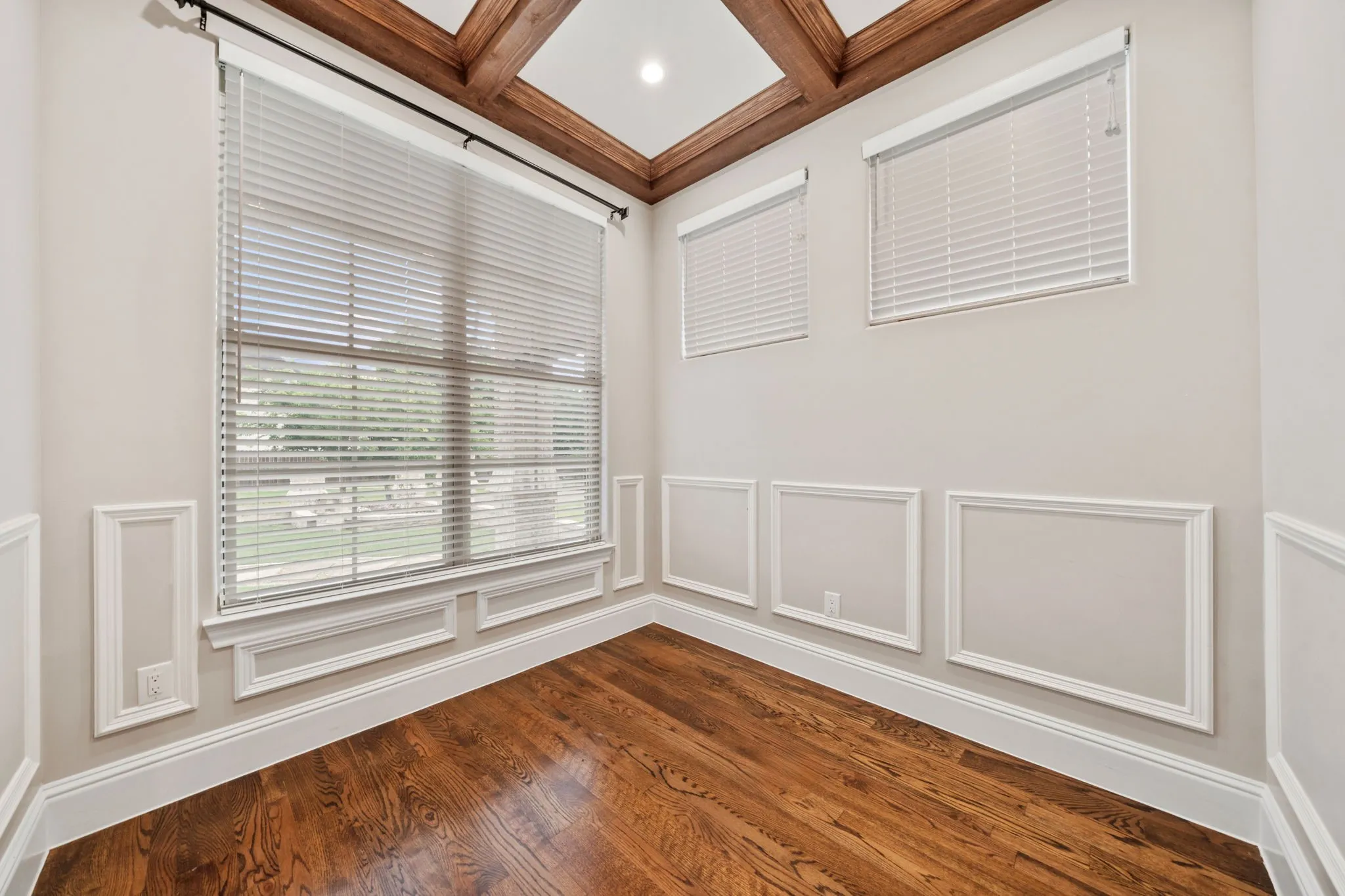 Single Family Residence For Sale in Hunt County , 2104 Wellington Street, Greenville, Texas 75401, 3 Bedroom, 3 Bathroom, 2 Garage spaces, 2,068 Sqft, built in 2019, mls#21241447, Real Estate Agent in Greenville, Homes For Sale in Hunt county, Homes For Sale in Greenville, Realtor in Greenville Texas, Real Estate Brokerage Independent Realty Texas, Luminita Cordes Realtor