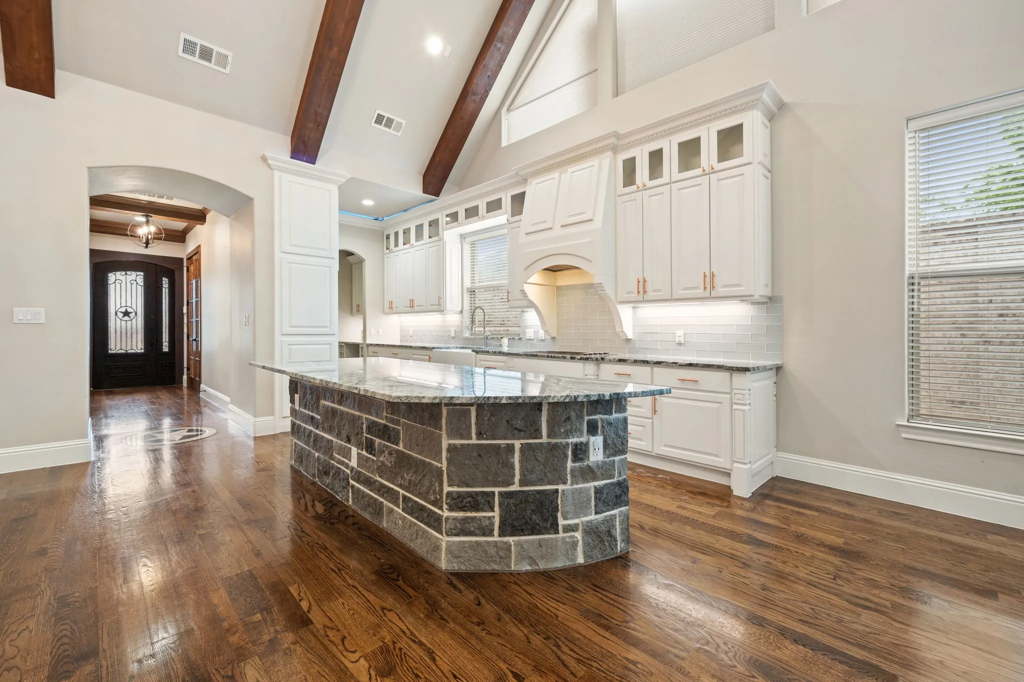 Single Family Residence For Sale in Hunt County , 2104 Wellington Street, Greenville, Texas 75401, 3 Bedroom, 3 Bathroom, 2 Garage spaces, 2,068 Sqft, built in 2019, mls#21241447, Real Estate Agent in Greenville, Homes For Sale in Hunt county, Homes For Sale in Greenville, Realtor in Greenville Texas, Real Estate Brokerage Independent Realty Texas, Luminita Cordes Realtor