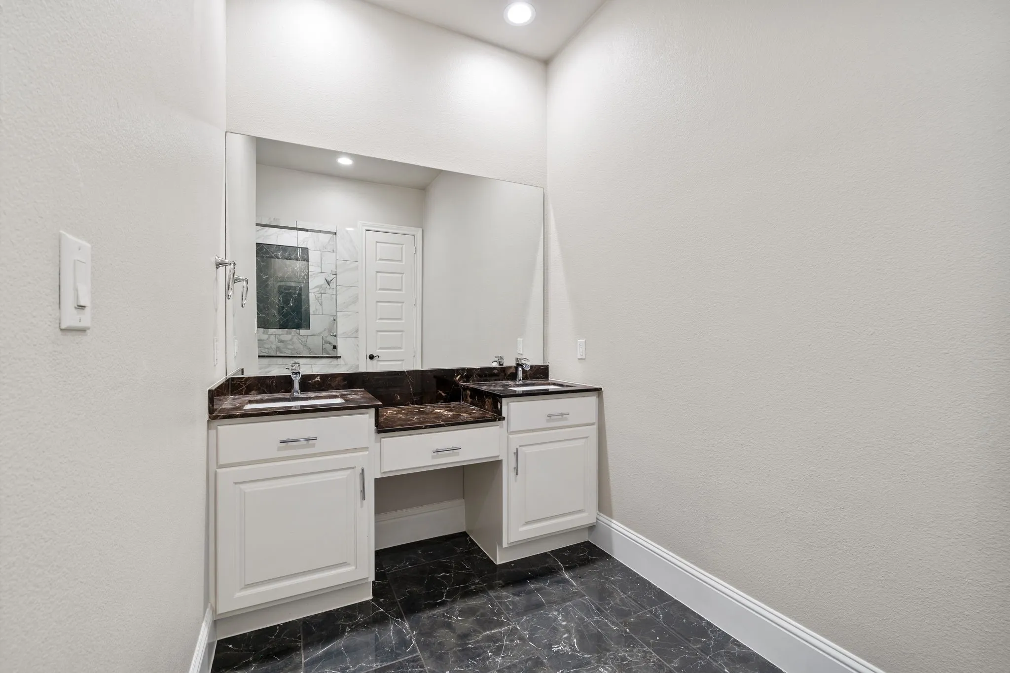 Single Family Residence For Sale in Hunt County , 2104 Wellington Street, Greenville, Texas 75401, 3 Bedroom, 3 Bathroom, 2 Garage spaces, 2,068 Sqft, built in 2019, mls#21241447, Real Estate Agent in Greenville, Homes For Sale in Hunt county, Homes For Sale in Greenville, Realtor in Greenville Texas, Real Estate Brokerage Independent Realty Texas, Luminita Cordes Realtor