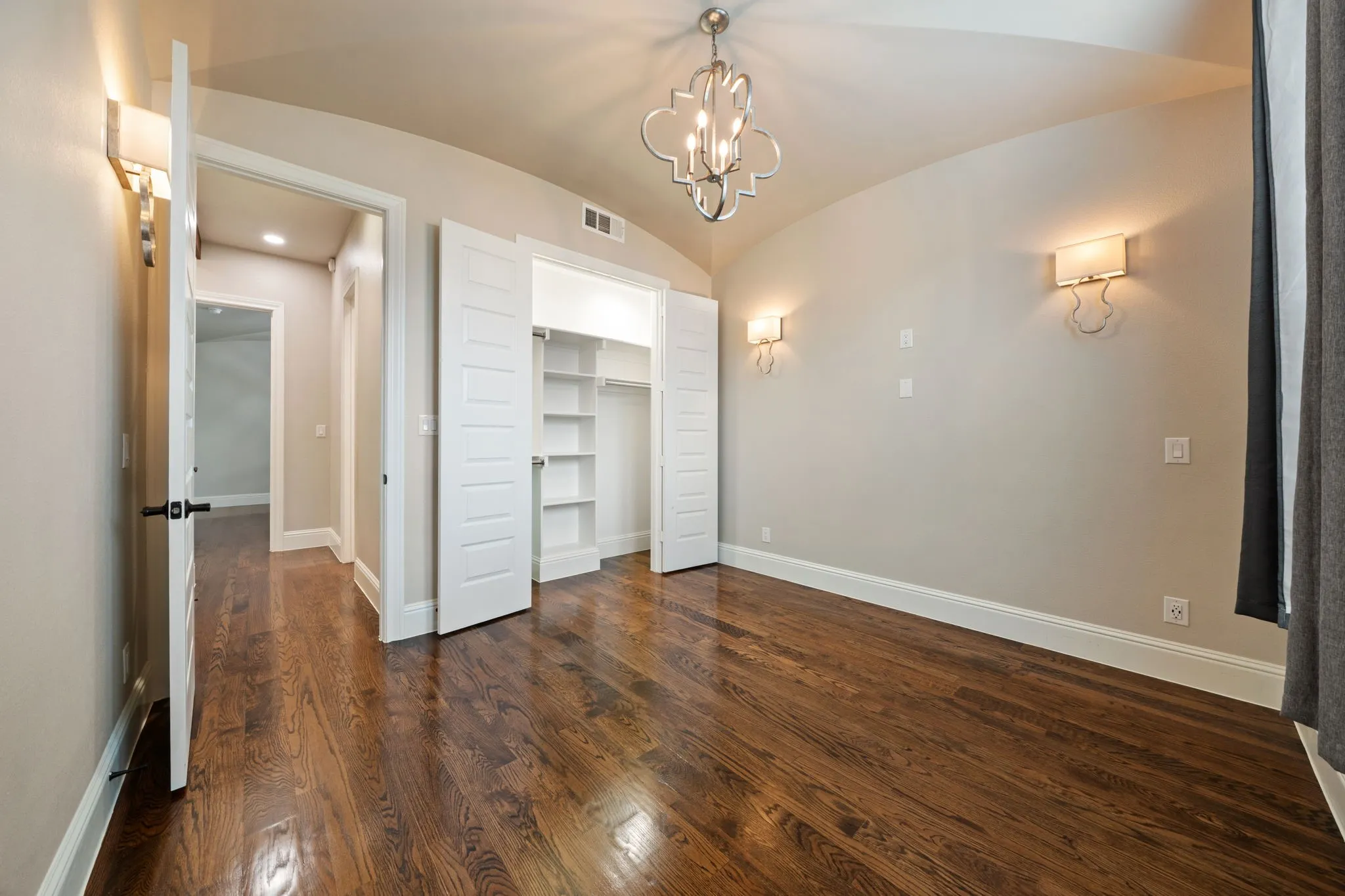 Single Family Residence For Sale in Hunt County , 2104 Wellington Street, Greenville, Texas 75401, 3 Bedroom, 3 Bathroom, 2 Garage spaces, 2,068 Sqft, built in 2019, mls#21241447, Real Estate Agent in Greenville, Homes For Sale in Hunt county, Homes For Sale in Greenville, Realtor in Greenville Texas, Real Estate Brokerage Independent Realty Texas, Luminita Cordes Realtor
