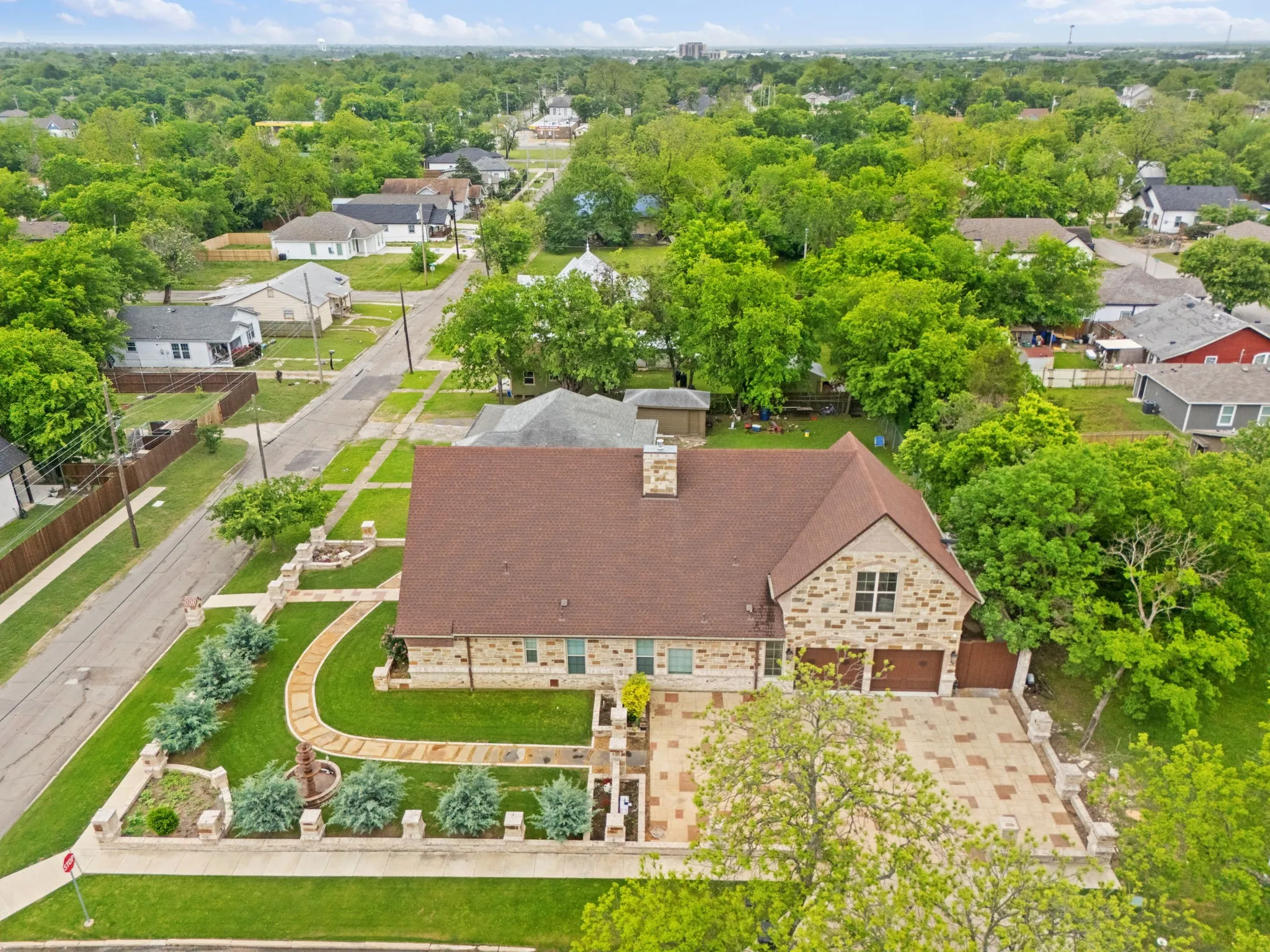 Single Family Residence For Sale in Hunt County , 2104 Wellington Street, Greenville, Texas 75401, 3 Bedroom, 3 Bathroom, 2 Garage spaces, 2,068 Sqft, built in 2019, mls#21241447, Real Estate Agent in Greenville, Homes For Sale in Hunt county, Homes For Sale in Greenville, Realtor in Greenville Texas, Real Estate Brokerage Independent Realty Texas, Luminita Cordes Realtor