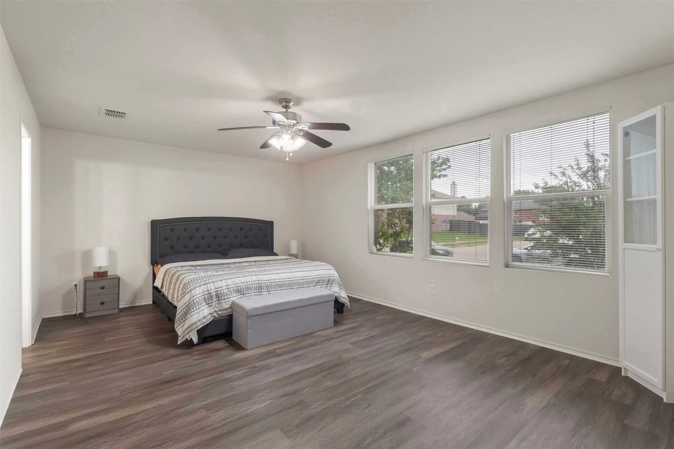 Single Family Residence For Sale in Rockwall County , 2817 Lake Terrace Drive, Wylie, Texas 75098, 4 Bedroom, 3 Bathroom, 2 Garage spaces, 2,730 Sqft, built in 2005, mls#21245283, Real Estate Agent in Wylie, Homes For Sale in Rockwall county, Homes For Sale in Wylie, Realtor in Wylie Texas, Real Estate Brokerage Independent Realty Texas, Luminita Cordes Realtor