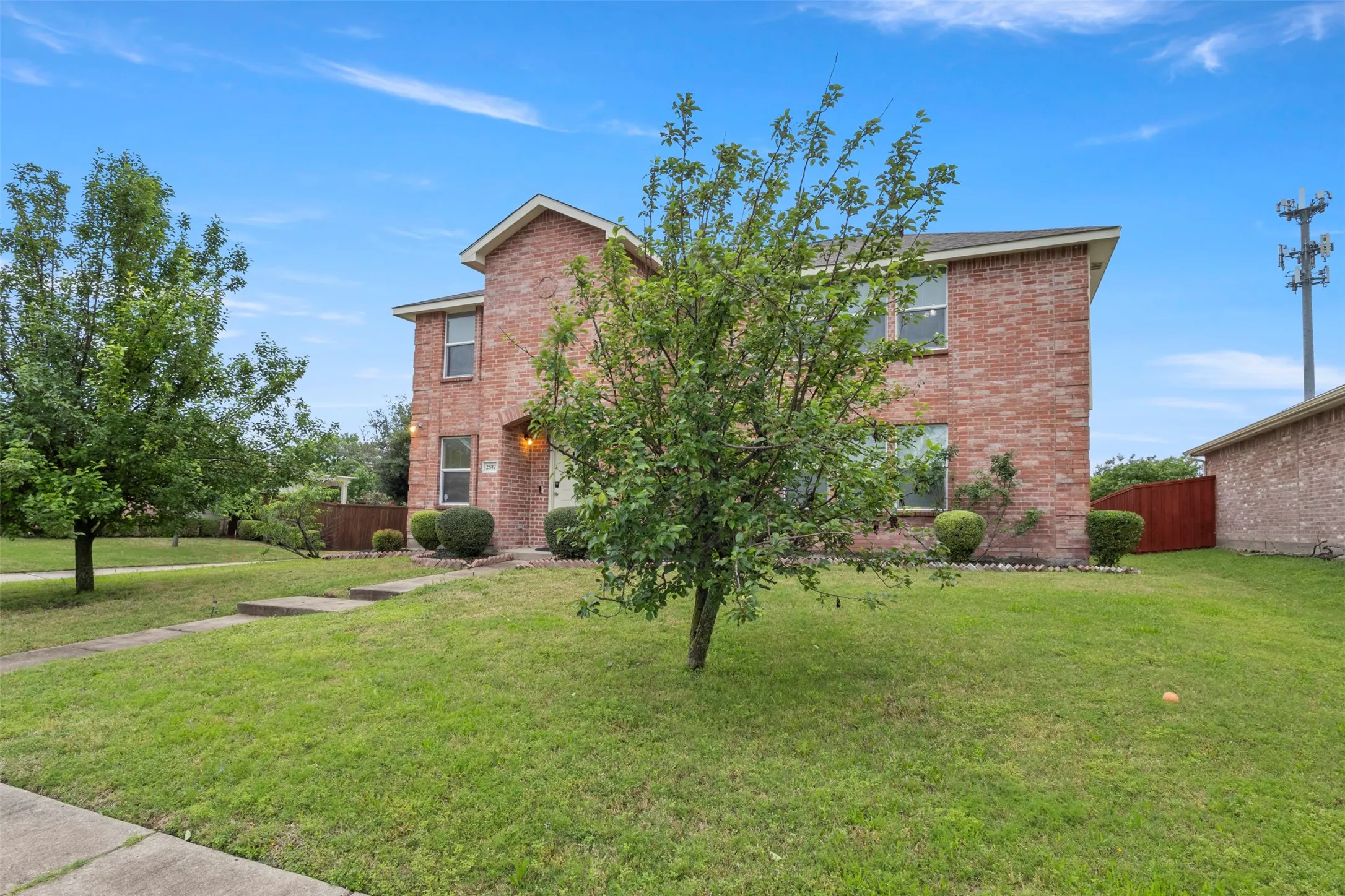 Single Family Residence For Sale in Rockwall County , 2817 Lake Terrace Drive, Wylie, Texas 75098, 4 Bedroom, 3 Bathroom, 2 Garage spaces, 2,730 Sqft, built in 2005, mls#21245283, Real Estate Agent in Wylie, Homes For Sale in Rockwall county, Homes For Sale in Wylie, Realtor in Wylie Texas, Real Estate Brokerage Independent Realty Texas, Luminita Cordes Realtor