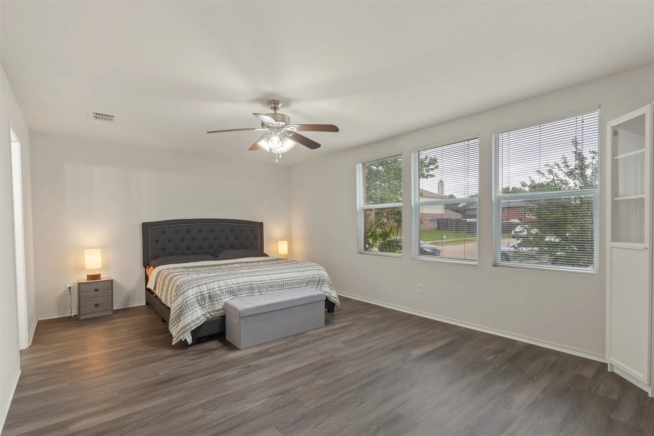 Single Family Residence For Sale in Rockwall County , 2817 Lake Terrace Drive, Wylie, Texas 75098, 4 Bedroom, 3 Bathroom, 2 Garage spaces, 2,730 Sqft, built in 2005, mls#21245283, Real Estate Agent in Wylie, Homes For Sale in Rockwall county, Homes For Sale in Wylie, Realtor in Wylie Texas, Real Estate Brokerage Independent Realty Texas, Luminita Cordes Realtor