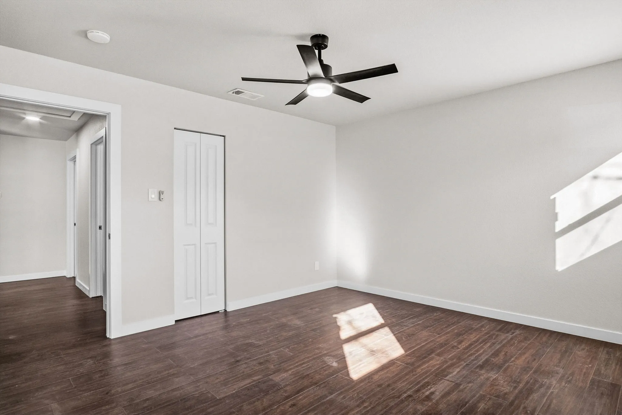 Single Family Residence For Sale in Parker County , 1318 W Water Street, Weatherford, Texas 76086, 3 Bedroom, 2 Bathroom, 1 Garage spaces, 1,547 Sqft, built in 1955, Preowned, mls#21249669, Real Estate Agent in Weatherford, Homes For Sale in Parker county, Homes For Sale in Weatherford, Realtor in Weatherford Texas, Real Estate Brokerage Independent Realty Texas, Luminita Cordes Realtor