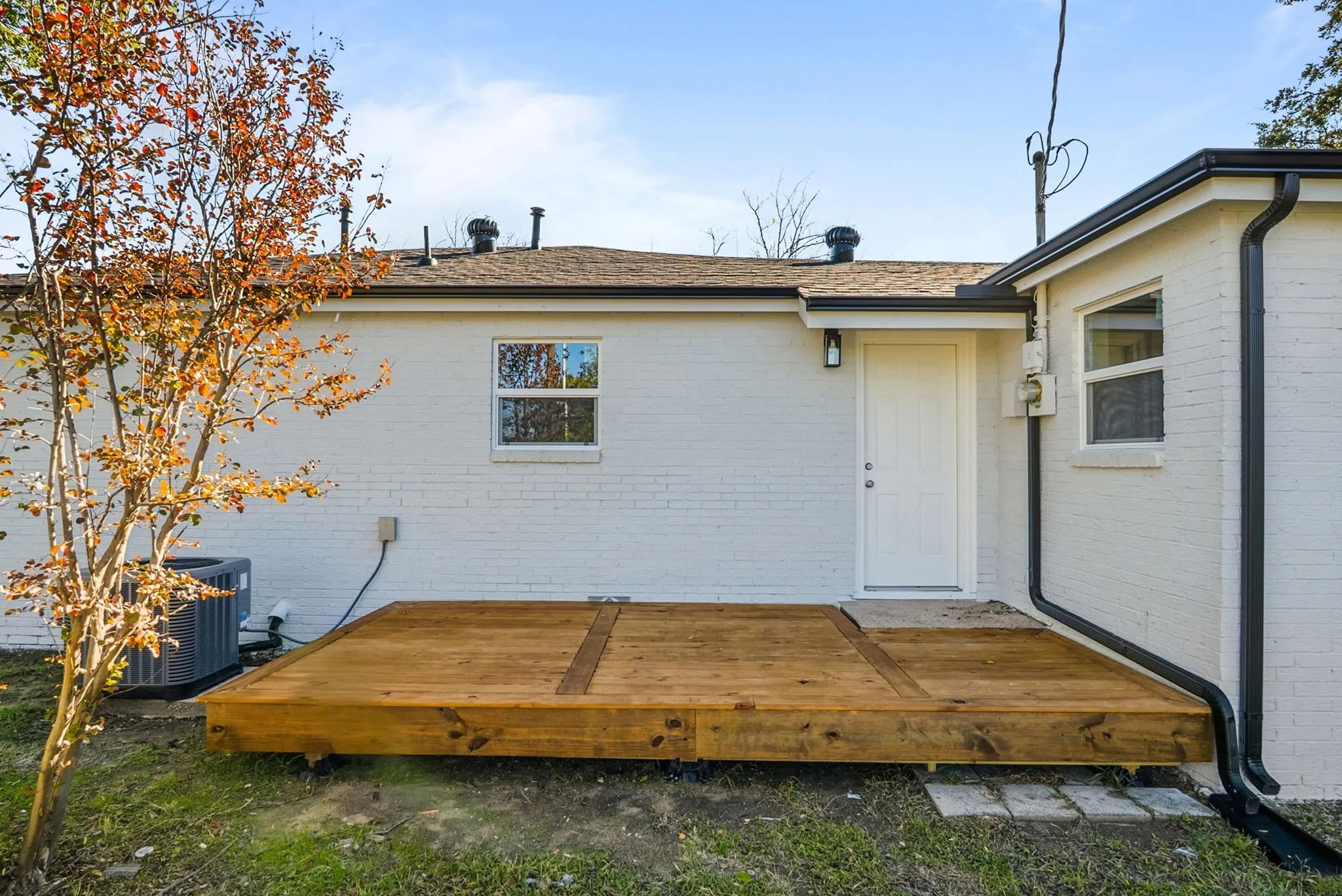 Single Family Residence For Sale in Parker County , 1318 W Water Street, Weatherford, Texas 76086, 3 Bedroom, 2 Bathroom, 1 Garage spaces, 1,547 Sqft, built in 1955, Preowned, mls#21249669, Real Estate Agent in Weatherford, Homes For Sale in Parker county, Homes For Sale in Weatherford, Realtor in Weatherford Texas, Real Estate Brokerage Independent Realty Texas, Luminita Cordes Realtor