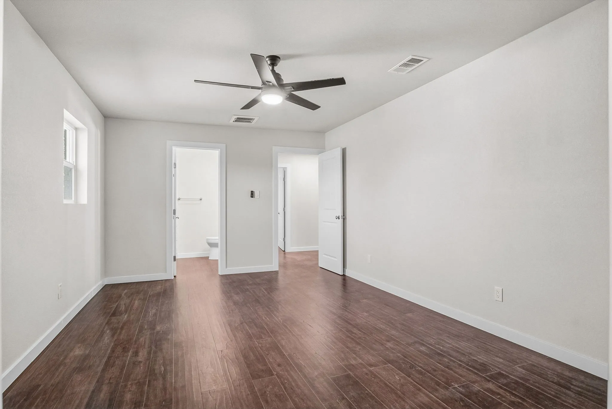 Single Family Residence For Sale in Parker County , 1318 W Water Street, Weatherford, Texas 76086, 3 Bedroom, 2 Bathroom, 1 Garage spaces, 1,547 Sqft, built in 1955, Preowned, mls#21249669, Real Estate Agent in Weatherford, Homes For Sale in Parker county, Homes For Sale in Weatherford, Realtor in Weatherford Texas, Real Estate Brokerage Independent Realty Texas, Luminita Cordes Realtor