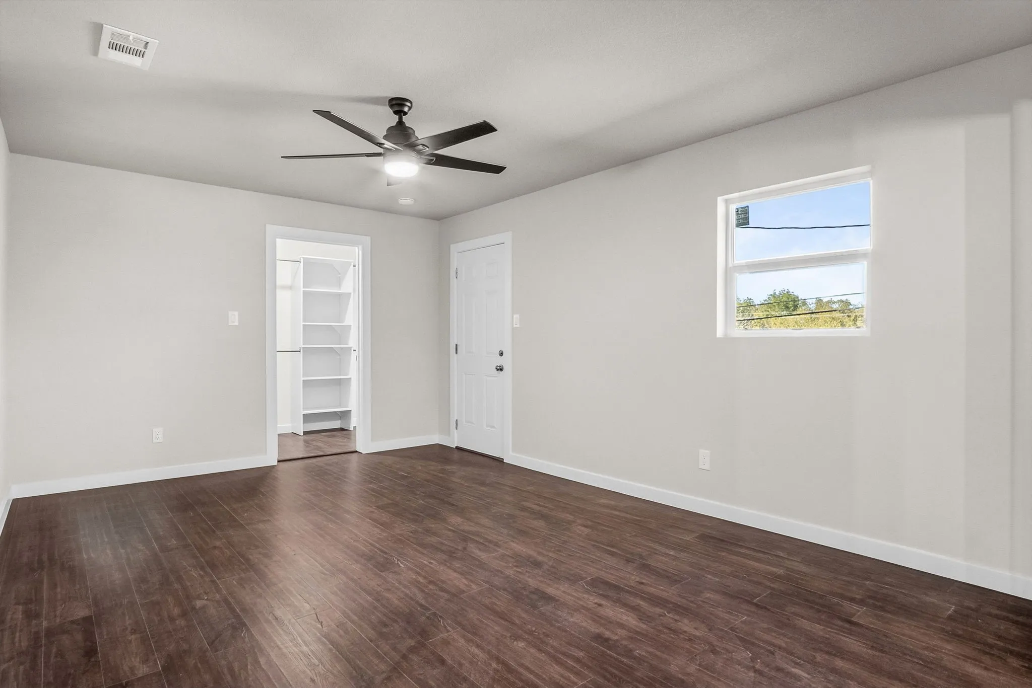 Single Family Residence For Sale in Parker County , 1318 W Water Street, Weatherford, Texas 76086, 3 Bedroom, 2 Bathroom, 1 Garage spaces, 1,547 Sqft, built in 1955, Preowned, mls#21249669, Real Estate Agent in Weatherford, Homes For Sale in Parker county, Homes For Sale in Weatherford, Realtor in Weatherford Texas, Real Estate Brokerage Independent Realty Texas, Luminita Cordes Realtor