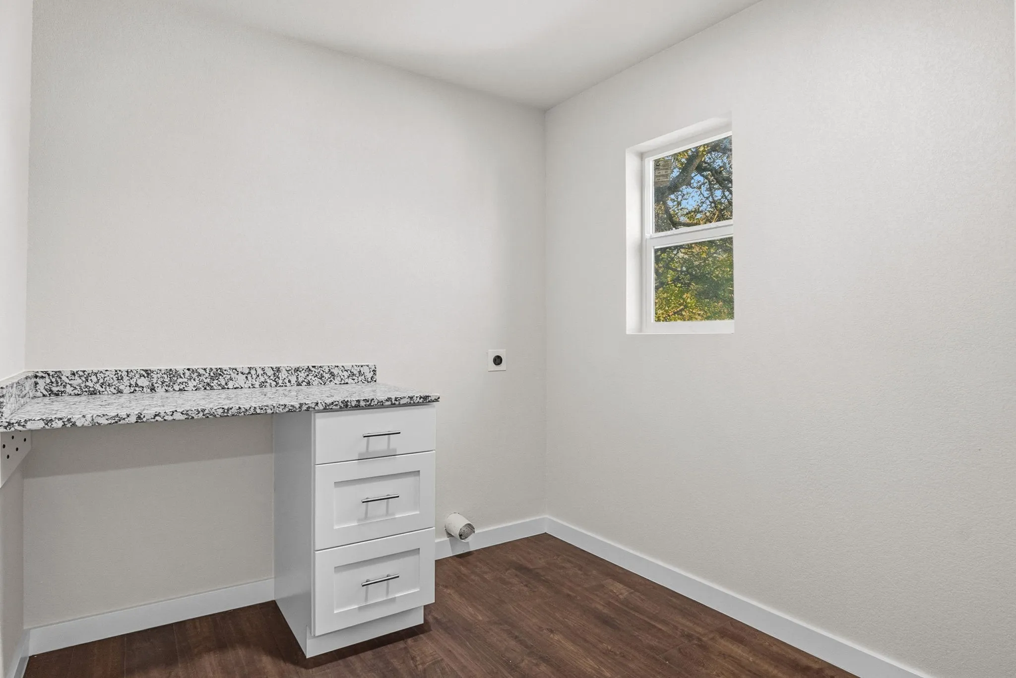 Single Family Residence For Sale in Parker County , 1318 W Water Street, Weatherford, Texas 76086, 3 Bedroom, 2 Bathroom, 1 Garage spaces, 1,547 Sqft, built in 1955, Preowned, mls#21249669, Real Estate Agent in Weatherford, Homes For Sale in Parker county, Homes For Sale in Weatherford, Realtor in Weatherford Texas, Real Estate Brokerage Independent Realty Texas, Luminita Cordes Realtor