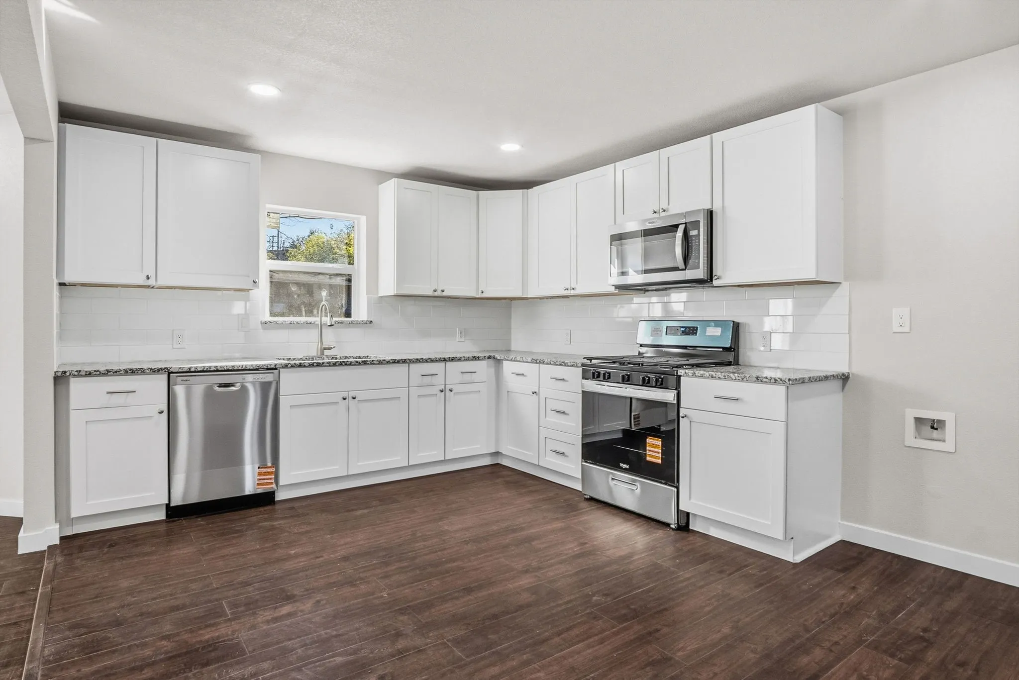 Single Family Residence For Sale in Parker County , 1318 W Water Street, Weatherford, Texas 76086, 3 Bedroom, 2 Bathroom, 1 Garage spaces, 1,547 Sqft, built in 1955, Preowned, mls#21249669, Real Estate Agent in Weatherford, Homes For Sale in Parker county, Homes For Sale in Weatherford, Realtor in Weatherford Texas, Real Estate Brokerage Independent Realty Texas, Luminita Cordes Realtor