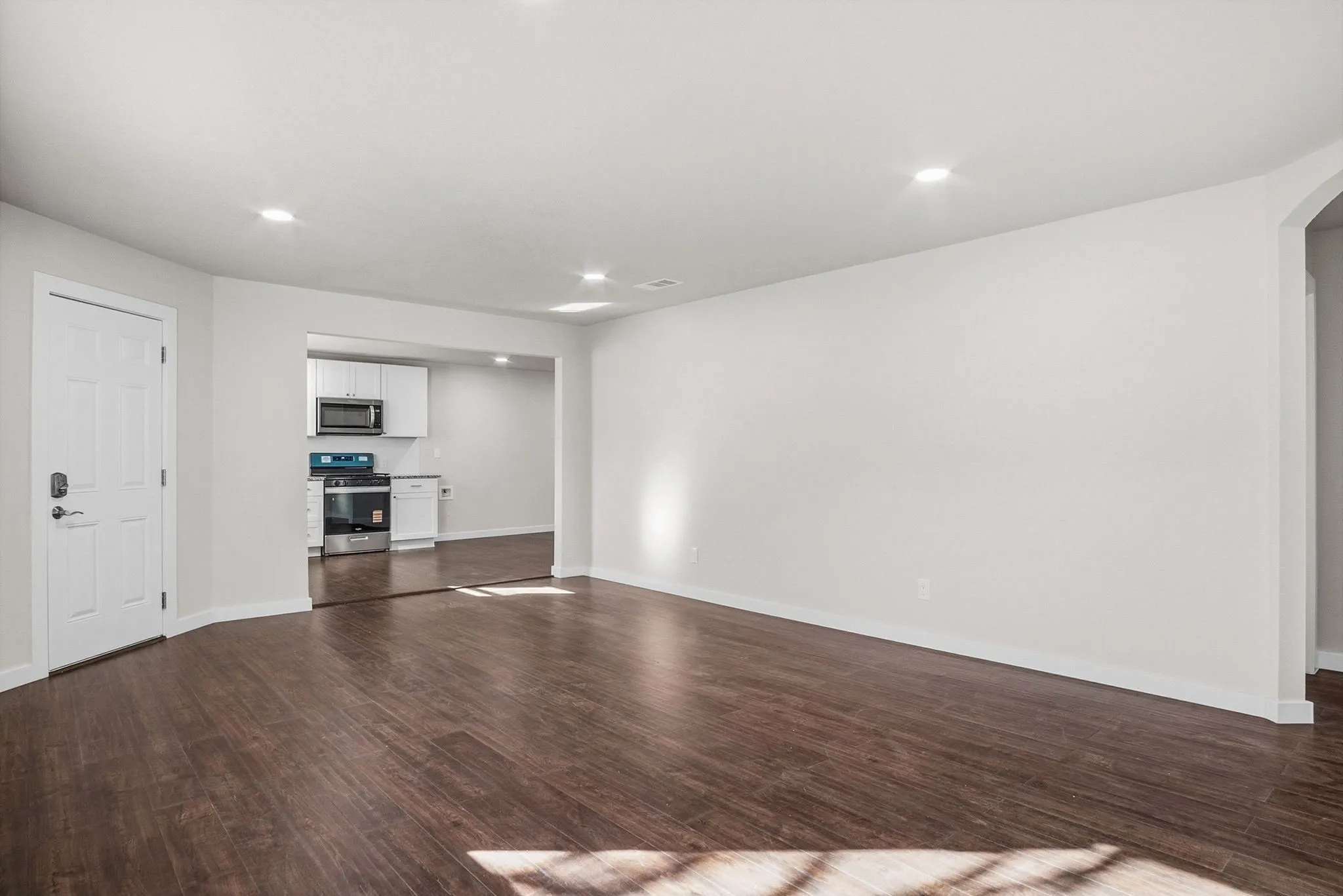 Single Family Residence For Sale in Parker County , 1318 W Water Street, Weatherford, Texas 76086, 3 Bedroom, 2 Bathroom, 1 Garage spaces, 1,547 Sqft, built in 1955, Preowned, mls#21249669, Real Estate Agent in Weatherford, Homes For Sale in Parker county, Homes For Sale in Weatherford, Realtor in Weatherford Texas, Real Estate Brokerage Independent Realty Texas, Luminita Cordes Realtor