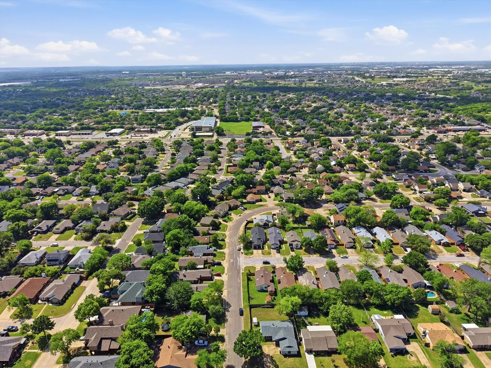 Single Family Residence For Sale in Tarrant County , 6816 Fire Hill Drive, Fort Worth, Texas 76137, 3 Bedroom, 2 Bathroom, 2 Garage spaces, 1,462 Sqft, built in 1984, mls#21240068, Real Estate Agent in Fort Worth, Homes For Sale in Tarrant county, Homes For Sale in Fort Worth, Realtor in Fort Worth Texas, Real Estate Brokerage Independent Realty Texas, Luminita Cordes Realtor