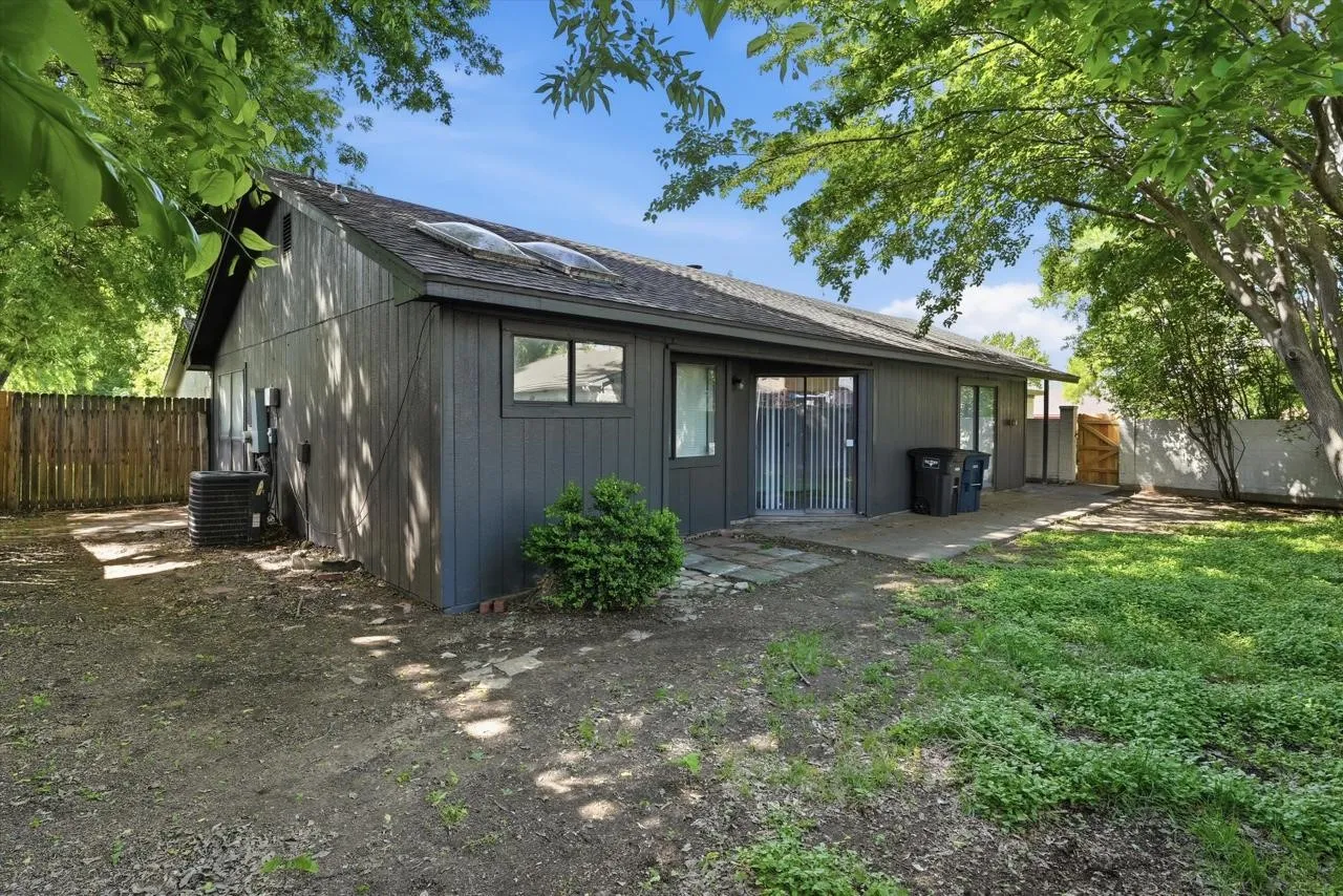 Single Family Residence For Sale in Tarrant County , 6816 Fire Hill Drive, Fort Worth, Texas 76137, 3 Bedroom, 2 Bathroom, 2 Garage spaces, 1,462 Sqft, built in 1984, mls#21240068, Real Estate Agent in Fort Worth, Homes For Sale in Tarrant county, Homes For Sale in Fort Worth, Realtor in Fort Worth Texas, Real Estate Brokerage Independent Realty Texas, Luminita Cordes Realtor