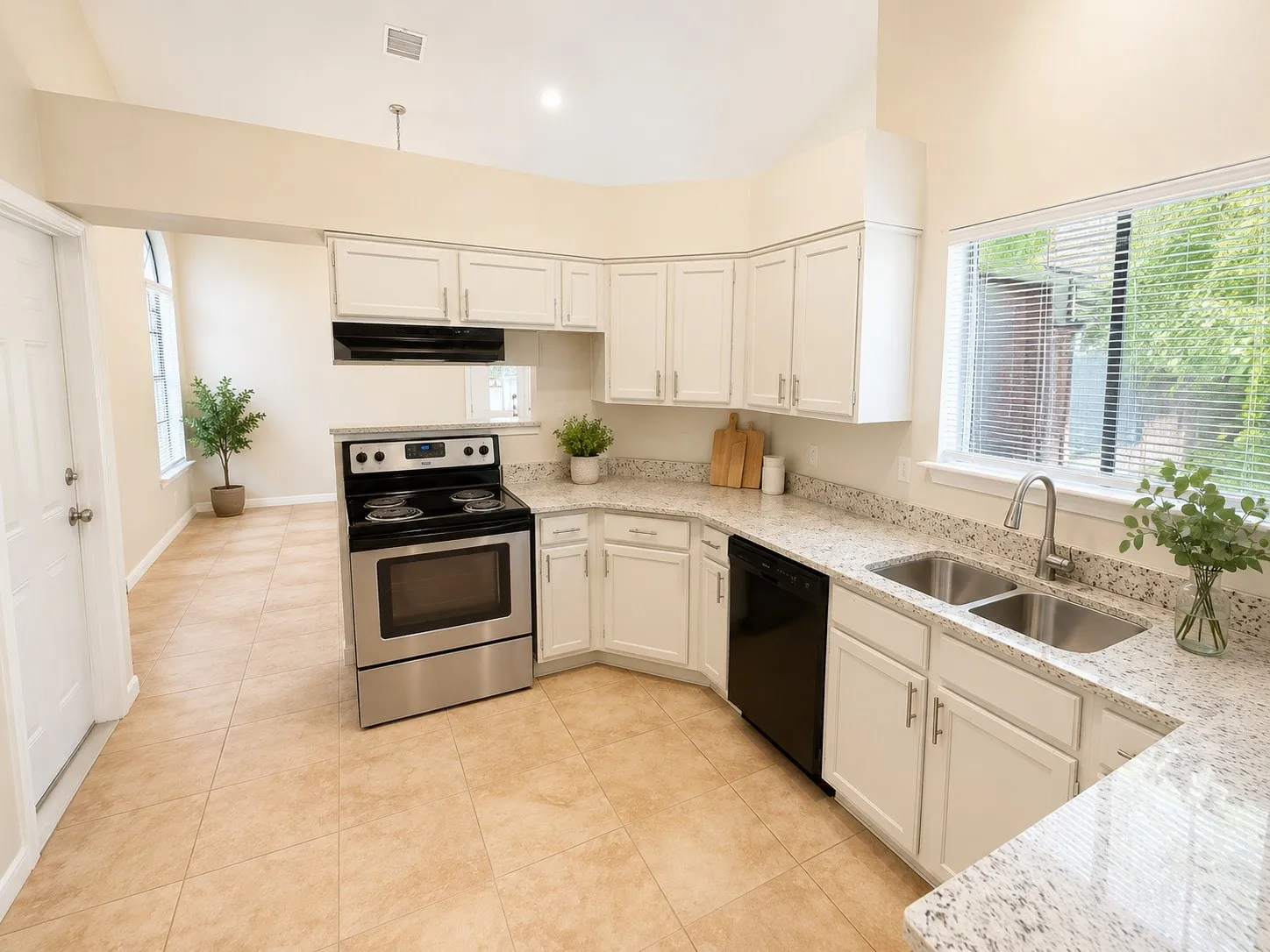 Single Family Residence For Sale in Tarrant County , 6816 Fire Hill Drive, Fort Worth, Texas 76137, 3 Bedroom, 2 Bathroom, 2 Garage spaces, 1,462 Sqft, built in 1984, mls#21240068, Real Estate Agent in Fort Worth, Homes For Sale in Tarrant county, Homes For Sale in Fort Worth, Realtor in Fort Worth Texas, Real Estate Brokerage Independent Realty Texas, Luminita Cordes Realtor