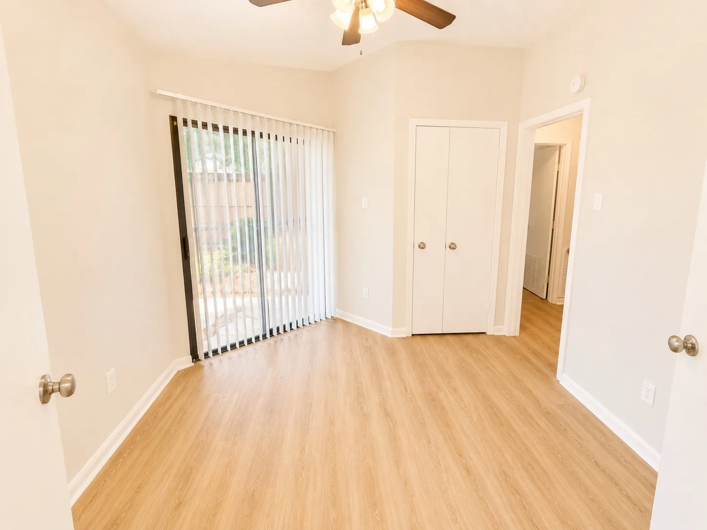 Single Family Residence For Sale in Tarrant County , 6816 Fire Hill Drive, Fort Worth, Texas 76137, 3 Bedroom, 2 Bathroom, 2 Garage spaces, 1,462 Sqft, built in 1984, mls#21240068, Real Estate Agent in Fort Worth, Homes For Sale in Tarrant county, Homes For Sale in Fort Worth, Realtor in Fort Worth Texas, Real Estate Brokerage Independent Realty Texas, Luminita Cordes Realtor