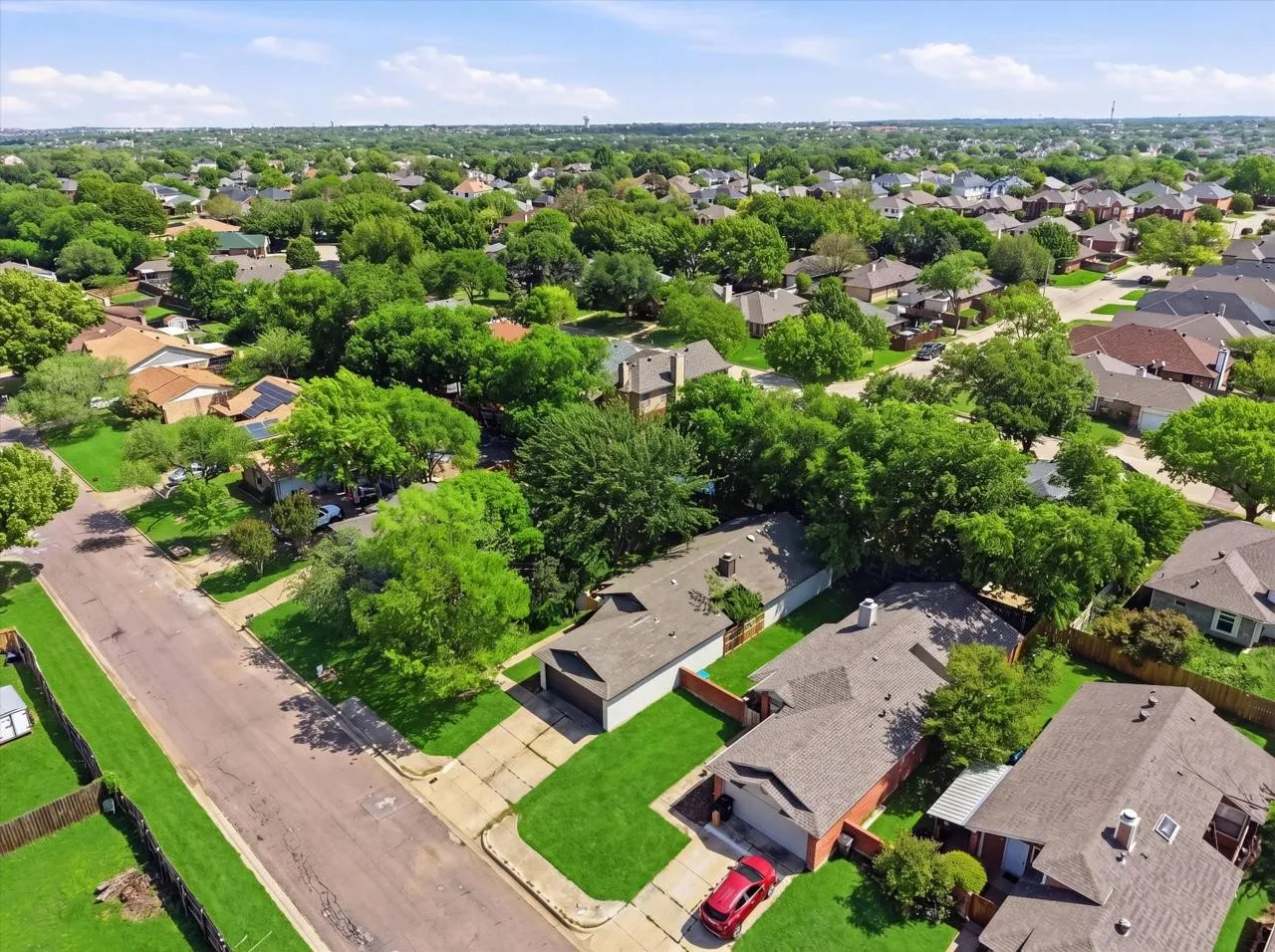 Single Family Residence For Sale in Tarrant County , 6816 Fire Hill Drive, Fort Worth, Texas 76137, 3 Bedroom, 2 Bathroom, 2 Garage spaces, 1,462 Sqft, built in 1984, mls#21240068, Real Estate Agent in Fort Worth, Homes For Sale in Tarrant county, Homes For Sale in Fort Worth, Realtor in Fort Worth Texas, Real Estate Brokerage Independent Realty Texas, Luminita Cordes Realtor