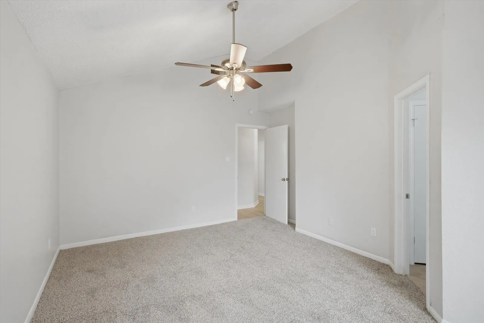 Single Family Residence For Sale in Tarrant County , 6816 Fire Hill Drive, Fort Worth, Texas 76137, 3 Bedroom, 2 Bathroom, 2 Garage spaces, 1,462 Sqft, built in 1984, mls#21240068, Real Estate Agent in Fort Worth, Homes For Sale in Tarrant county, Homes For Sale in Fort Worth, Realtor in Fort Worth Texas, Real Estate Brokerage Independent Realty Texas, Luminita Cordes Realtor